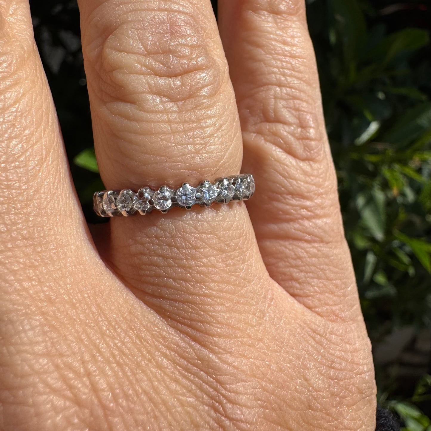 טבעת נצח זהב 18K משובצת יהלומים