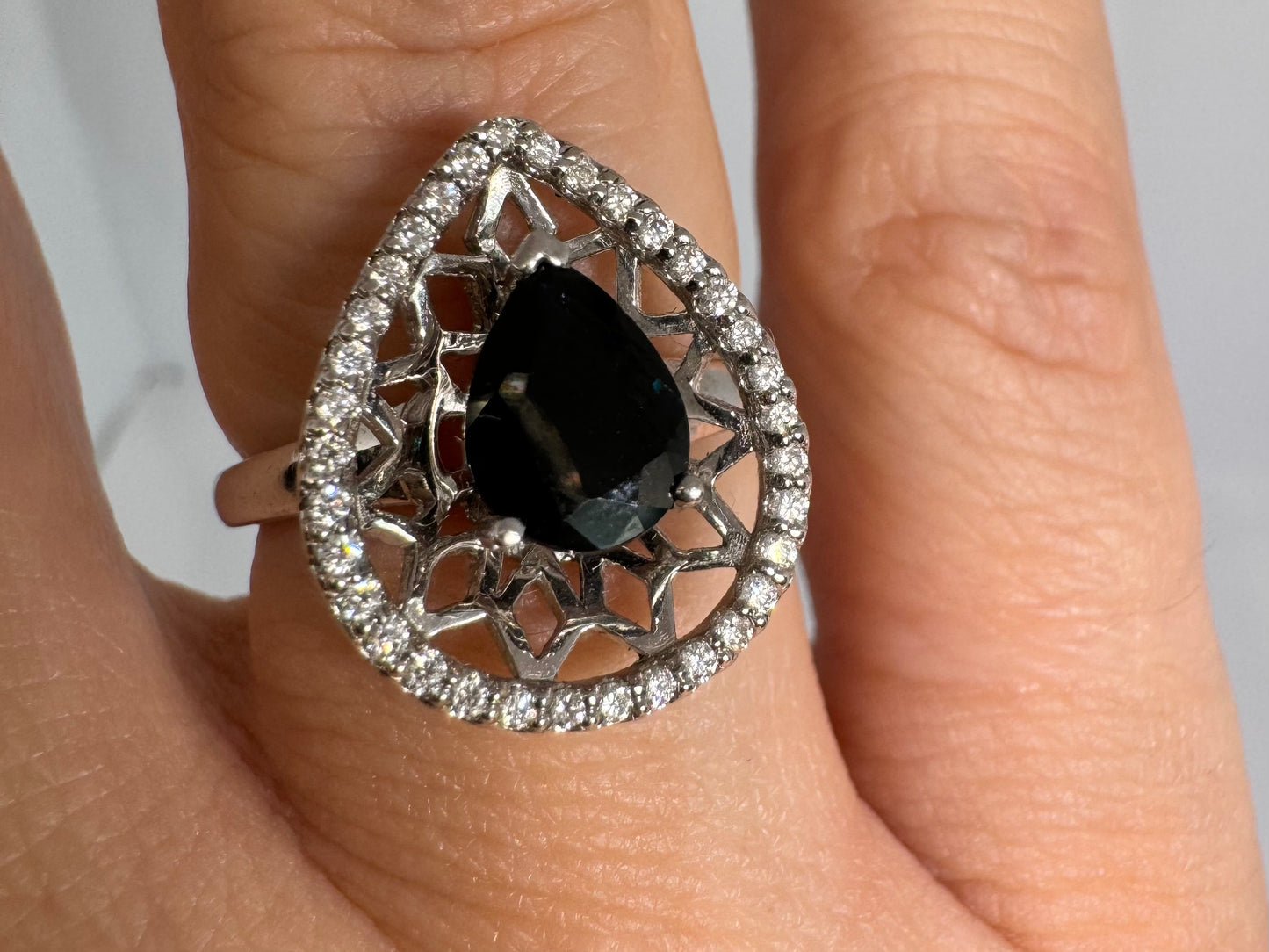 טבעת זהב 14K משובצת ספיר ויהלומים