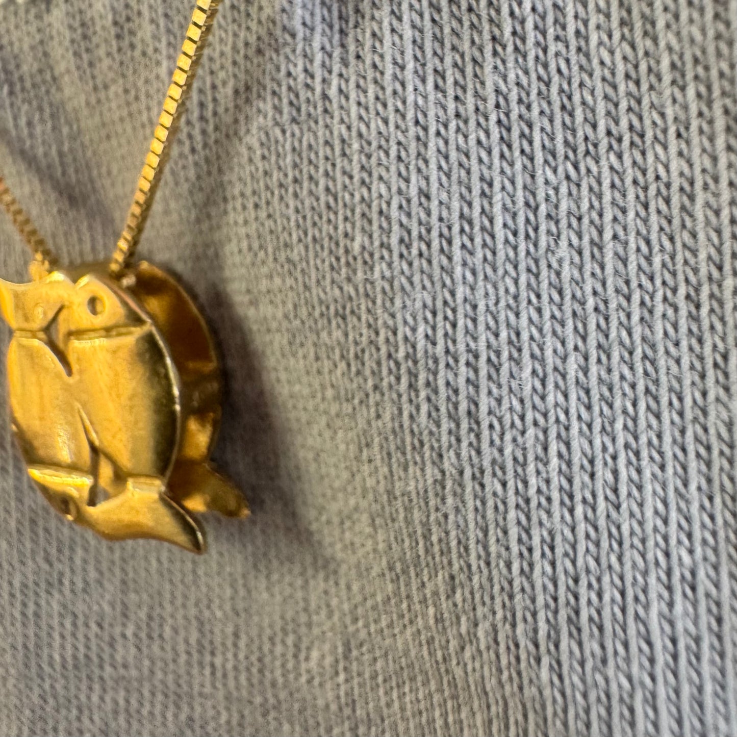 18K gold two fishes pendant