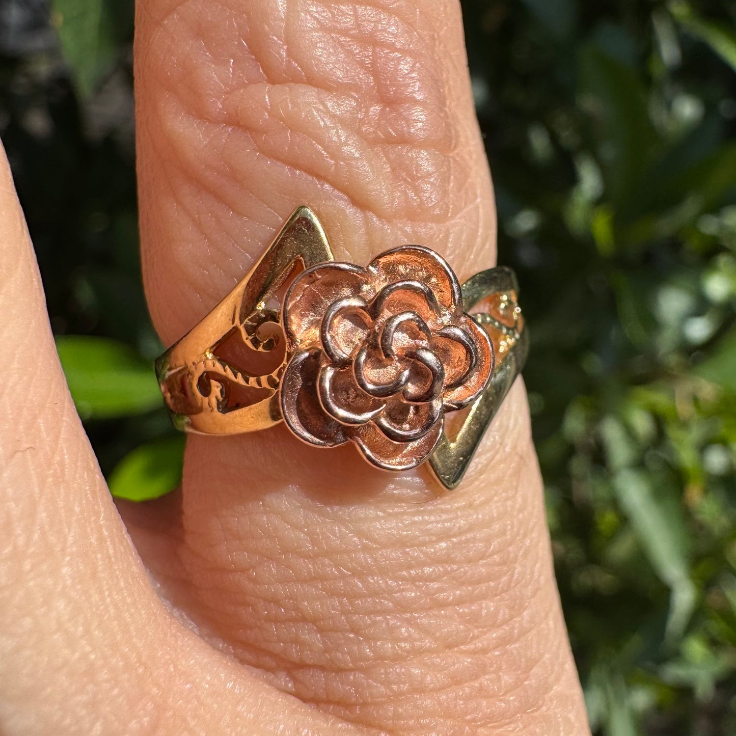 10K gold “flower”