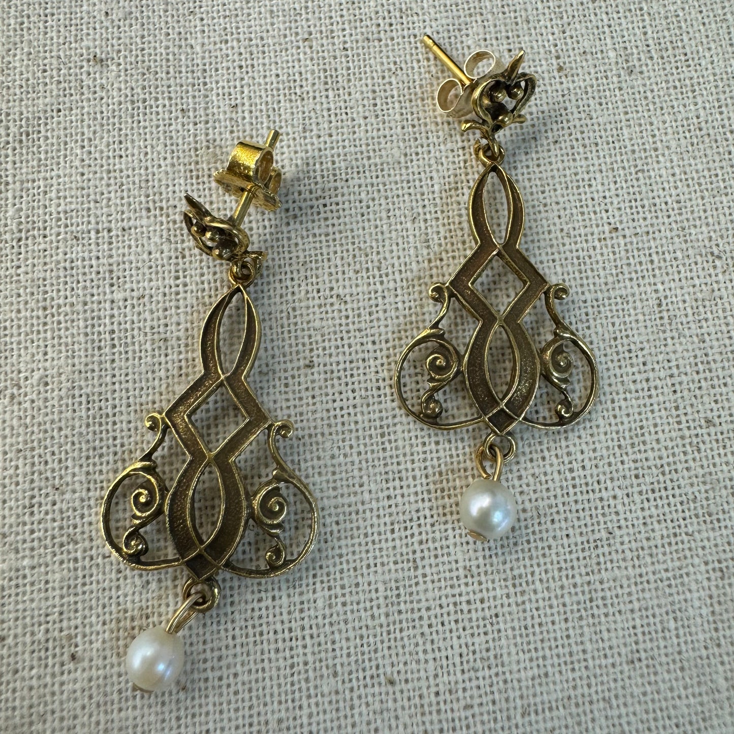 14K gold Drop Earrings set with Pearl
