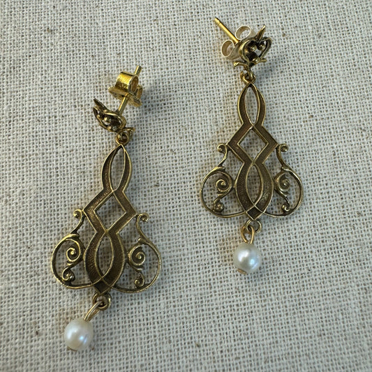 14K gold Drop Earrings set with Pearl