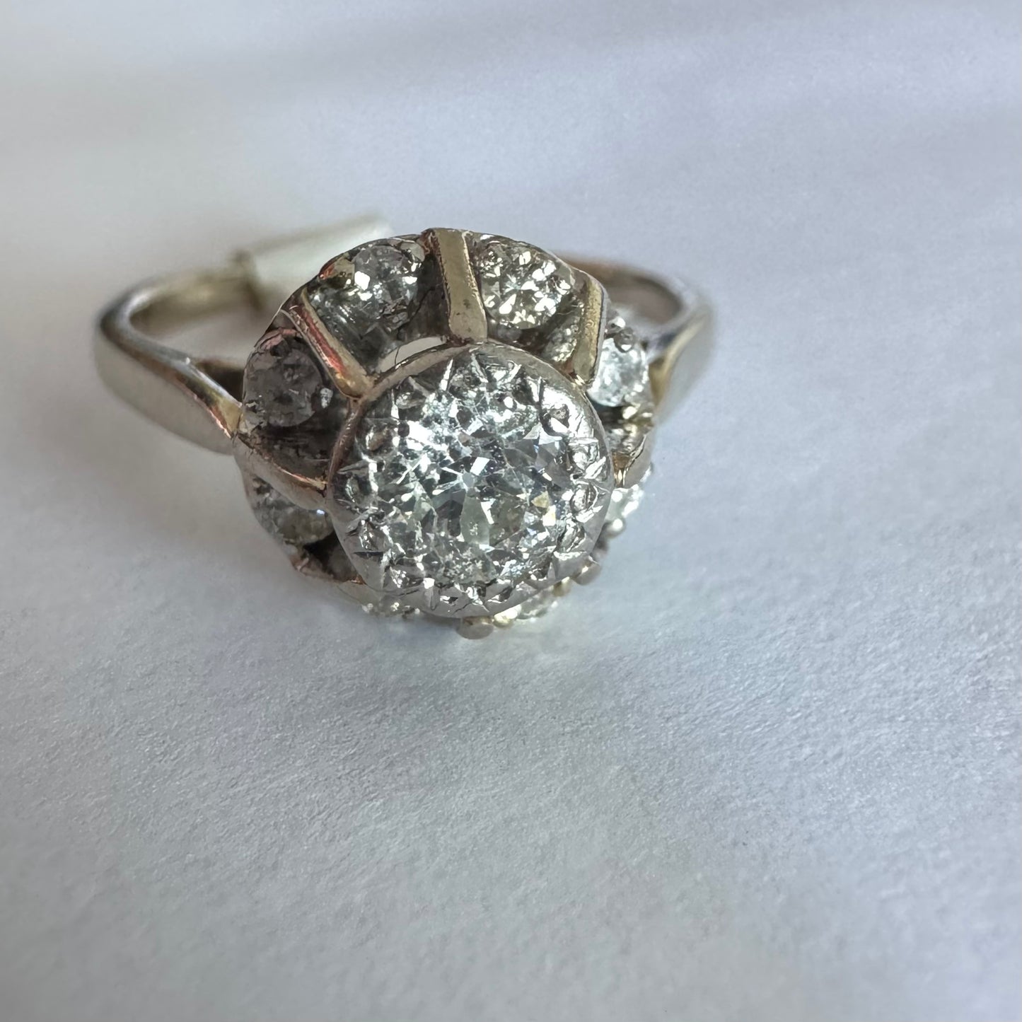 18K gold ring set with Diamonds in a classic cluster-style