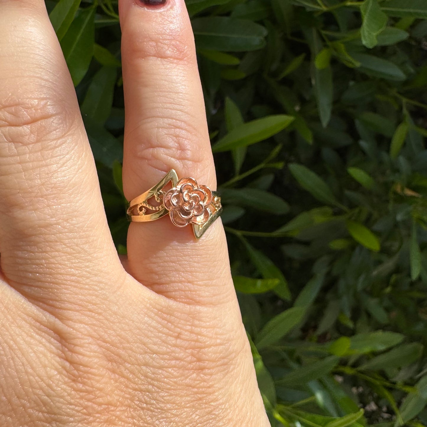 10K gold “flower”