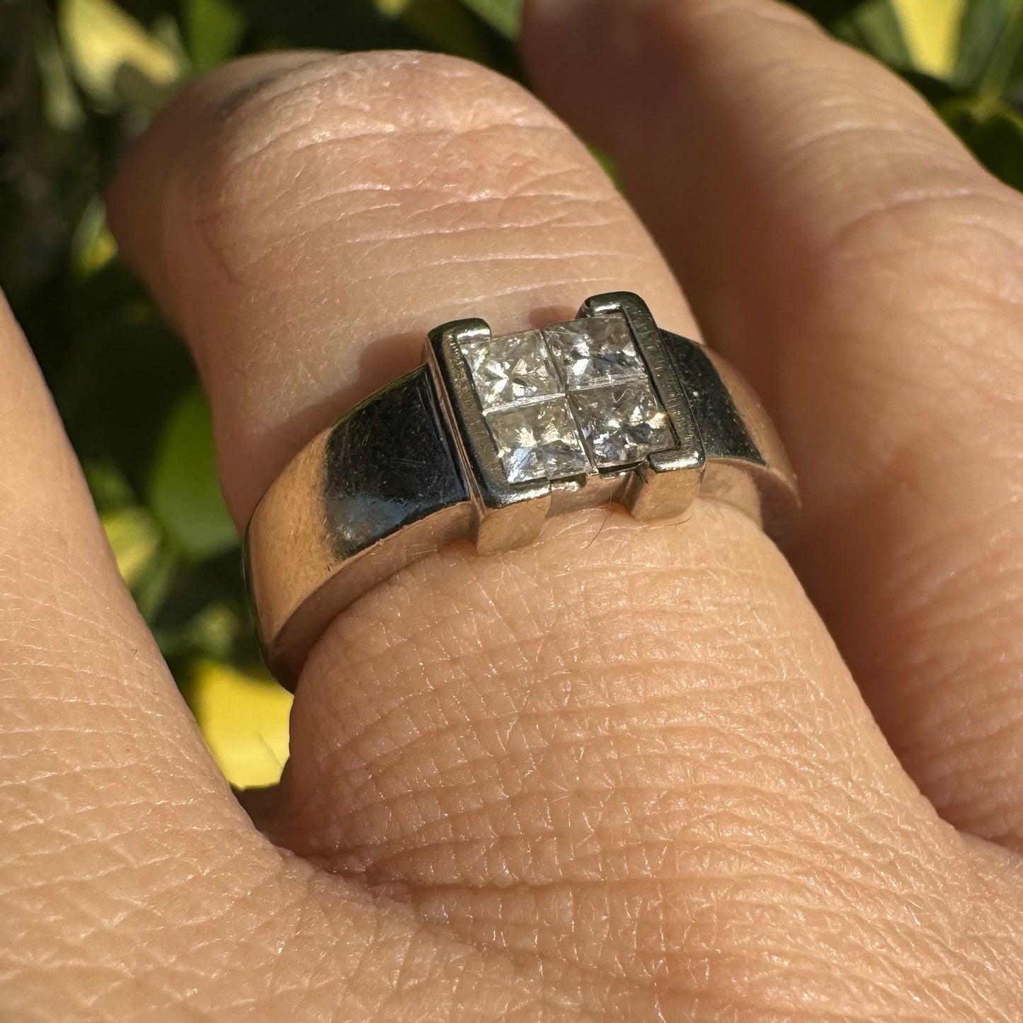 14K gold ring set with Diamonds