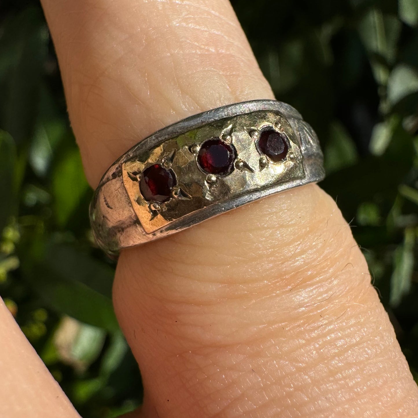 9K gold ring set with Garnet