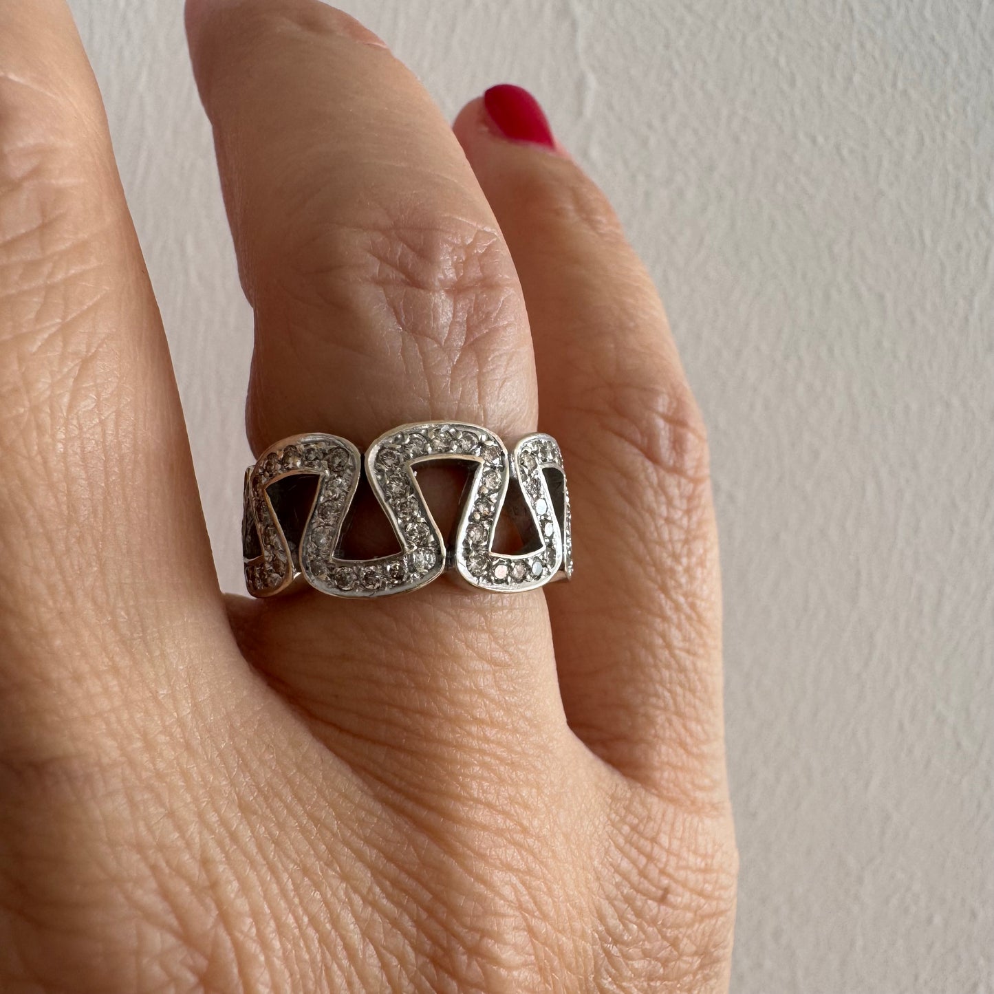 18K gold ring set with Diamonds in a modern geometric design