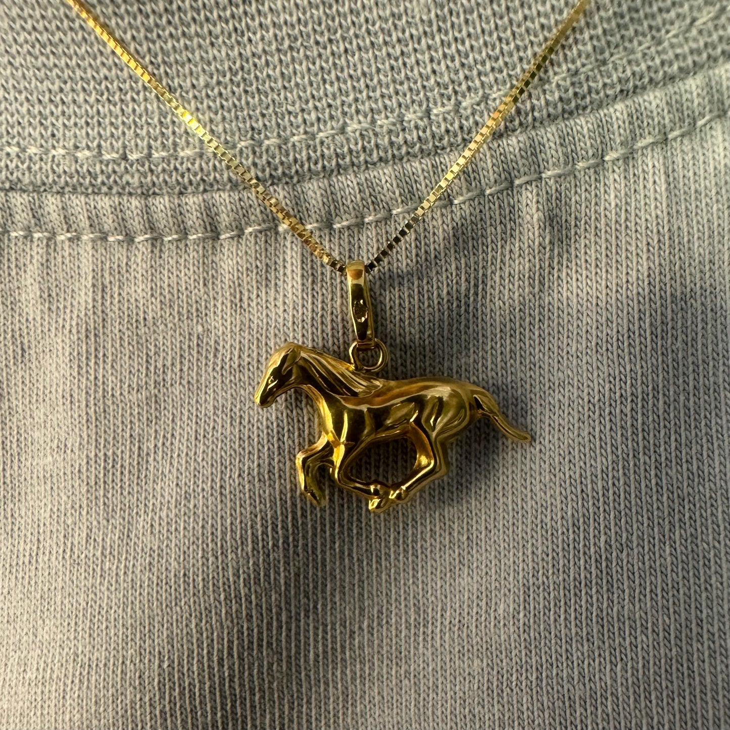 18K gold horse pendant