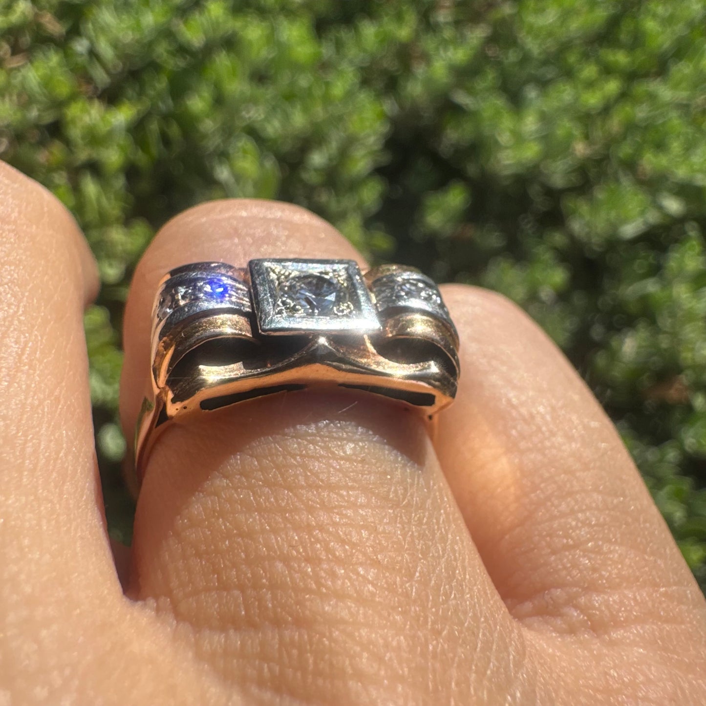 18K gold ring crafted in yellow and white gold, featuring a central Diamond in a square bezel setting