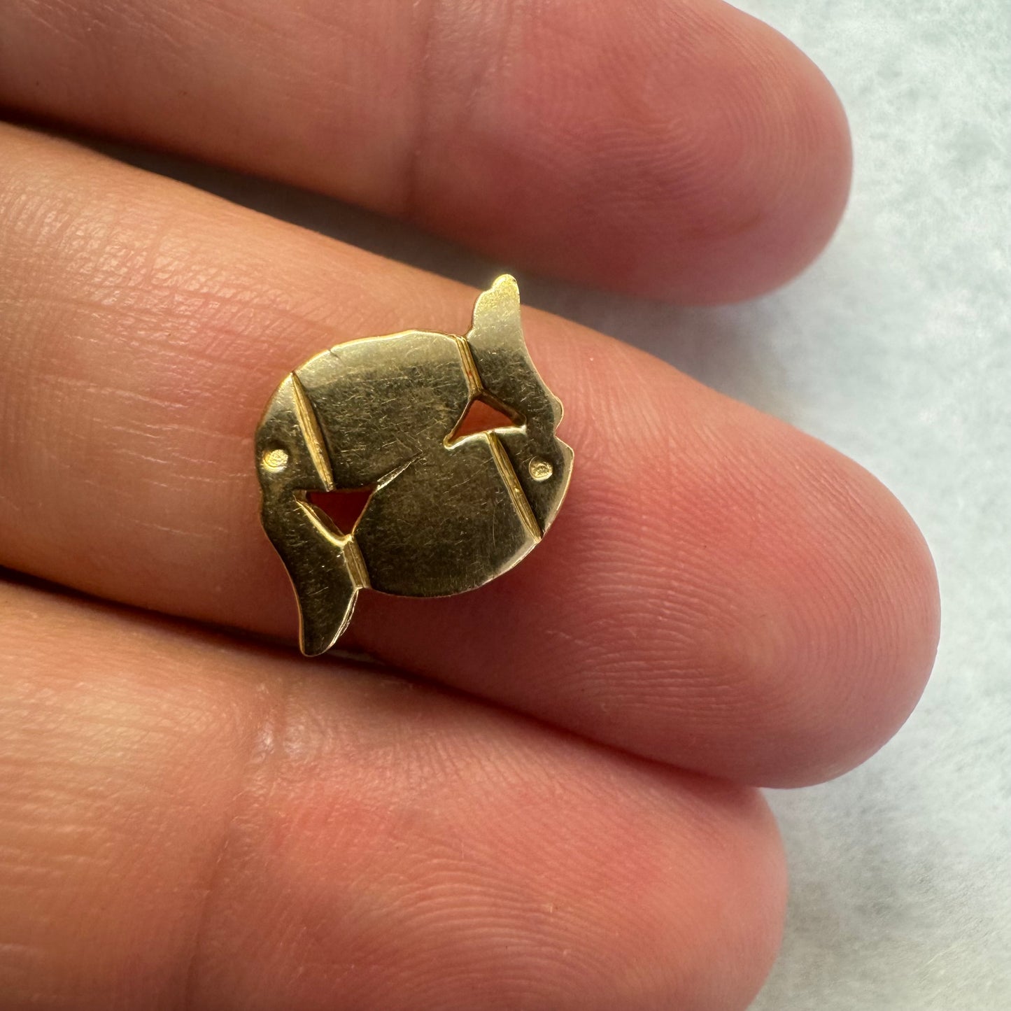 18K gold two fishes pendant