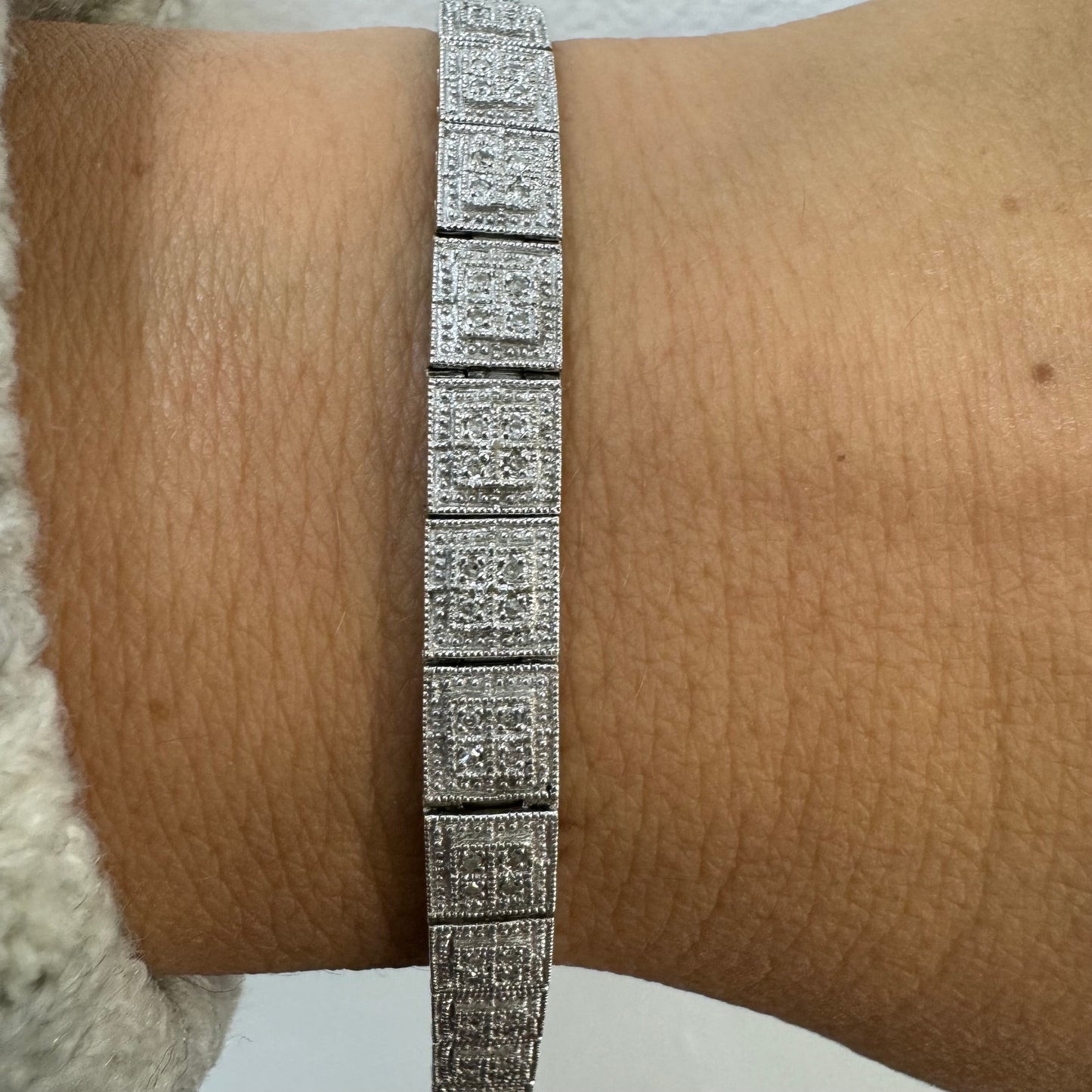 14K gold bracelet set with square links adorned with pavé-set Diamonds