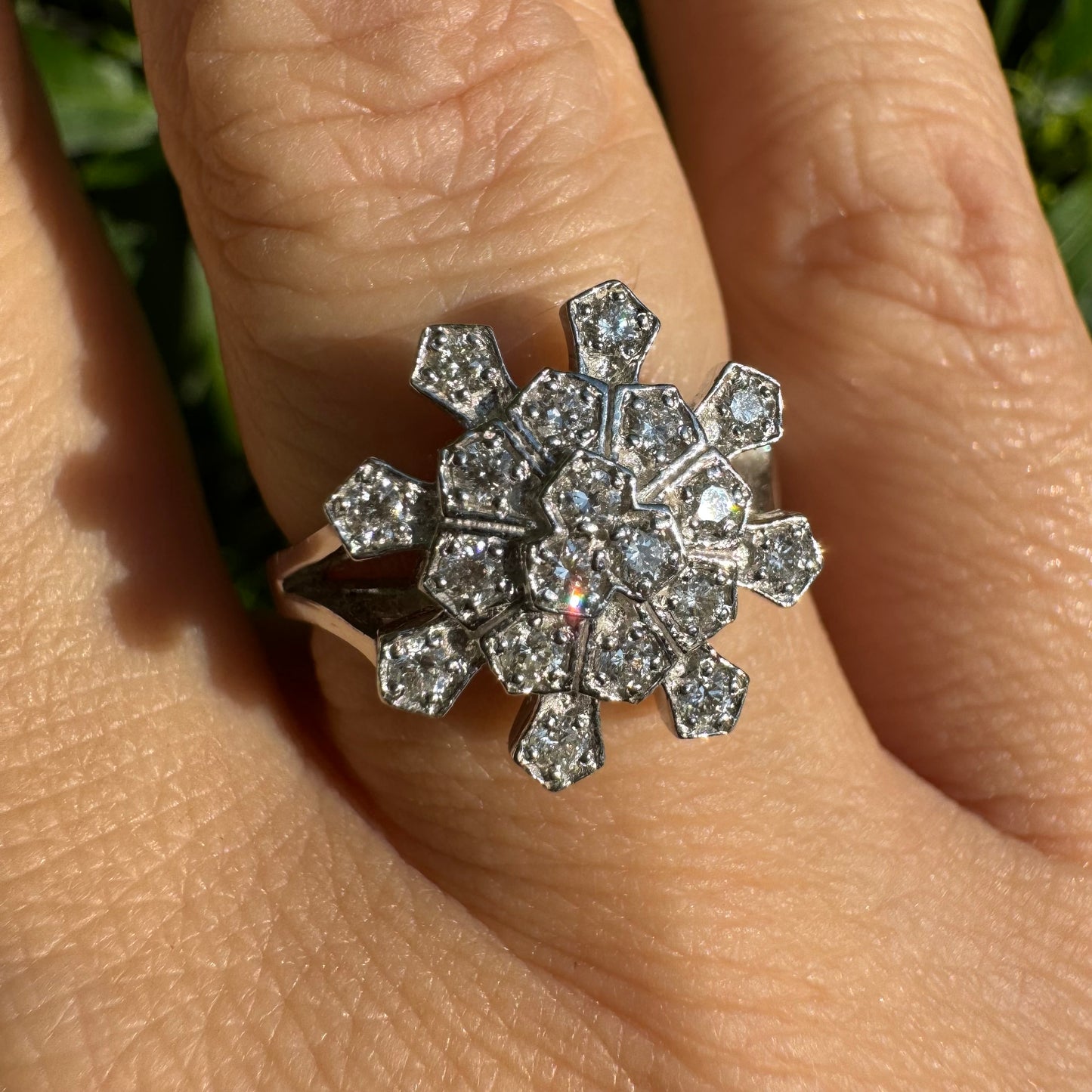 14K white gold ring set with Diamonds in a floral geometric pattern