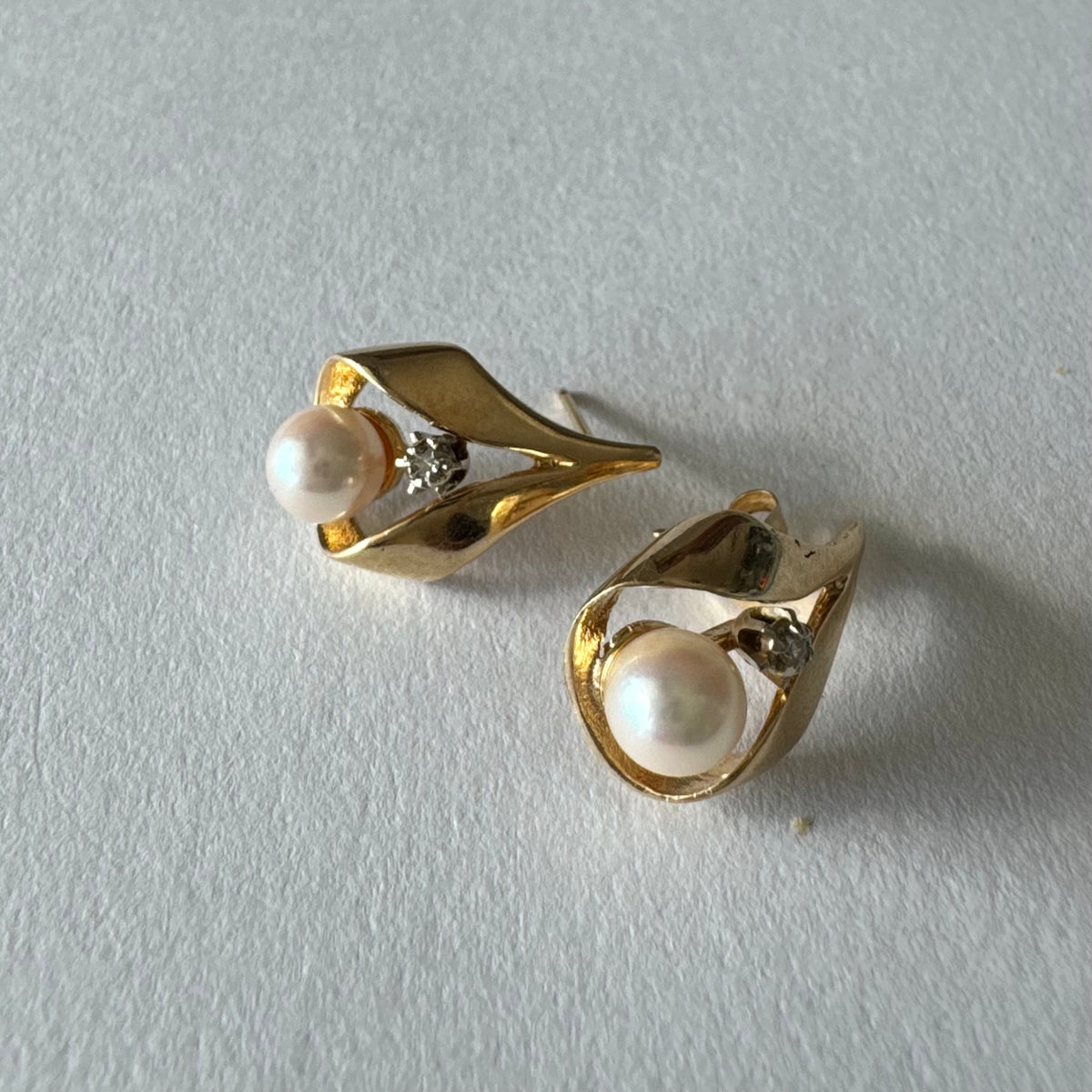 14K gold earrings set with Pearls and sparkling Diamonds