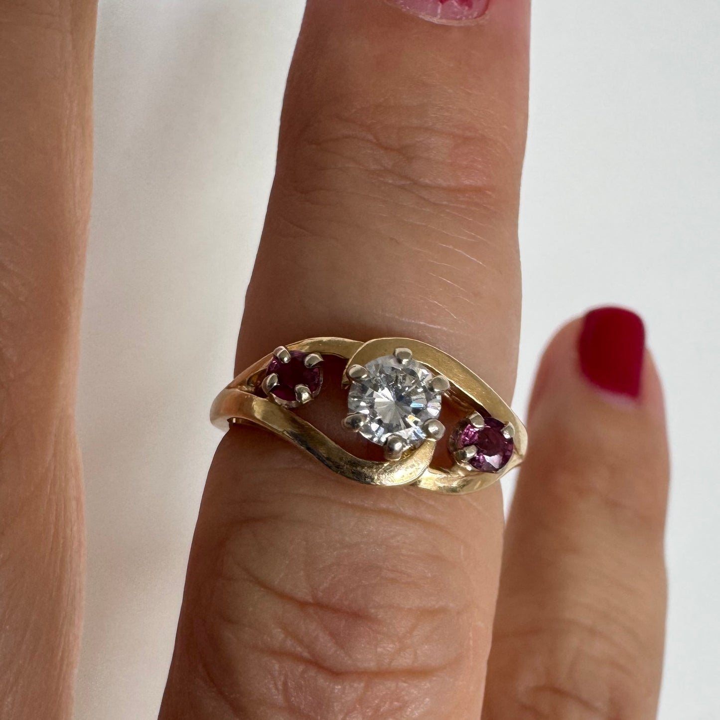 14K gold ring set with a sparkling central Diamond & Ruby side stones