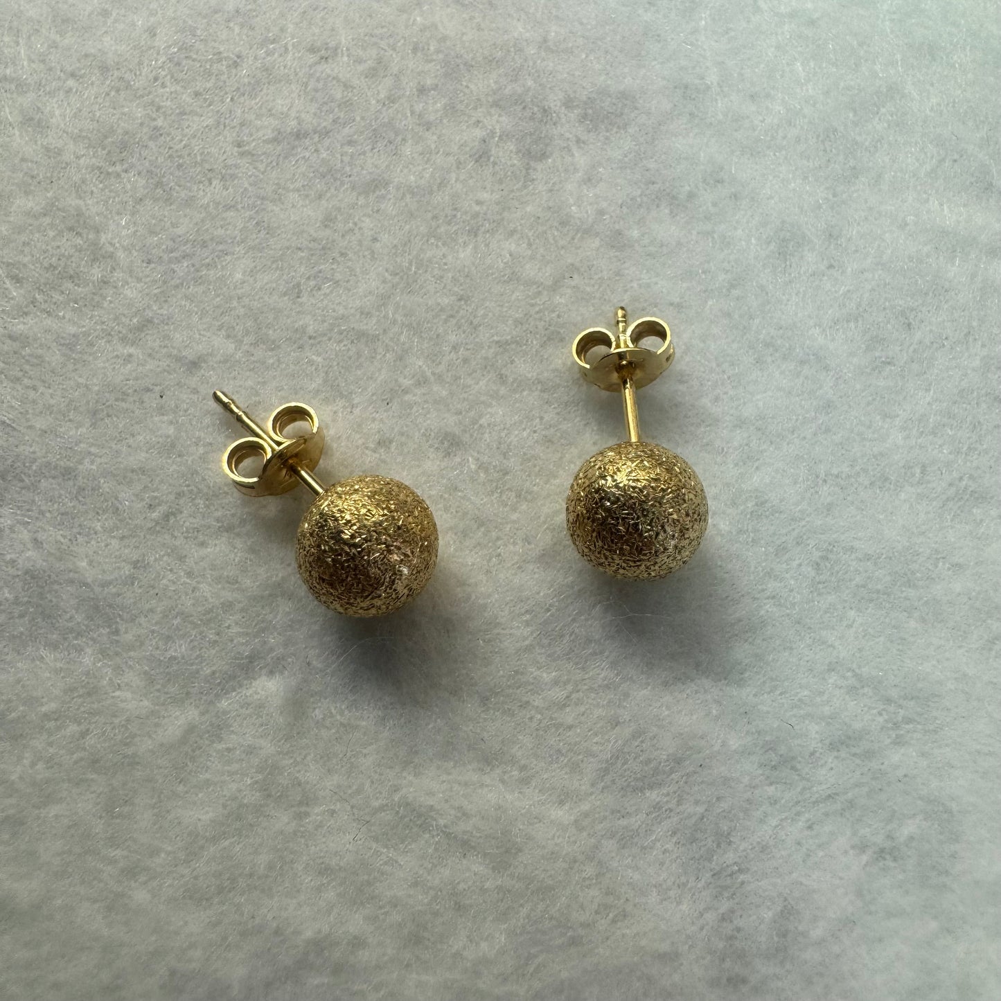 18K gold stud earrings