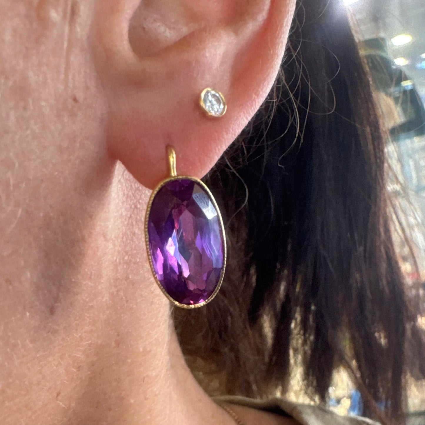 18K gold short drop earrings set with a deep oval-cut Amethyst
