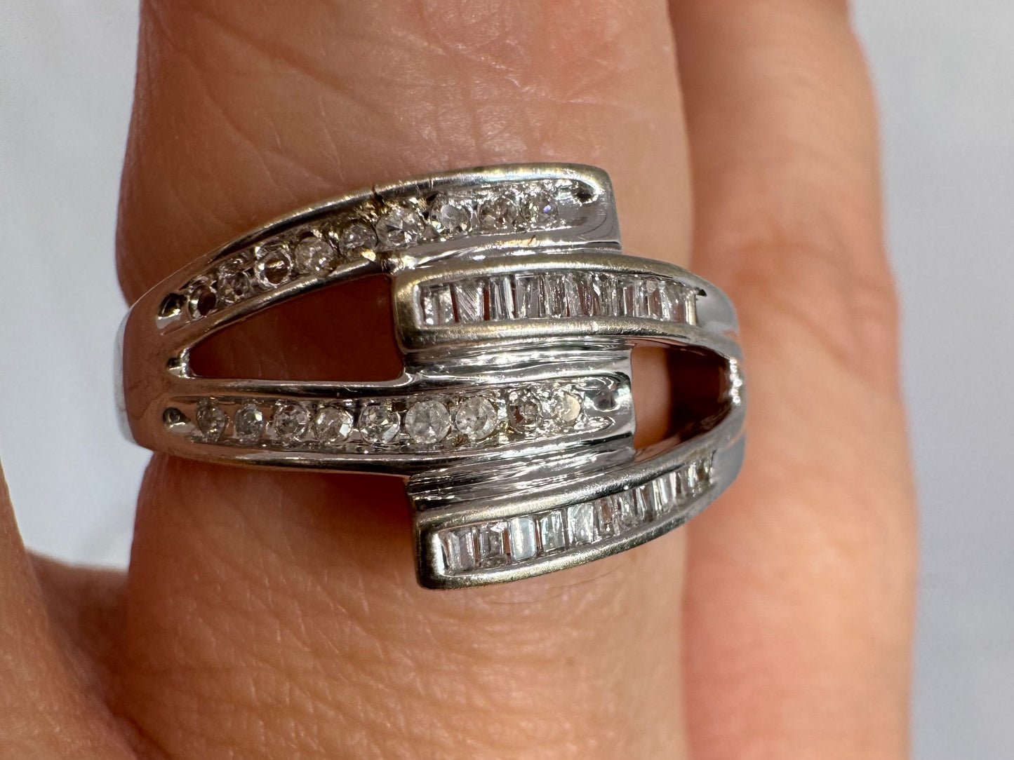 טבעת זהב 14K משובצת יהלומים