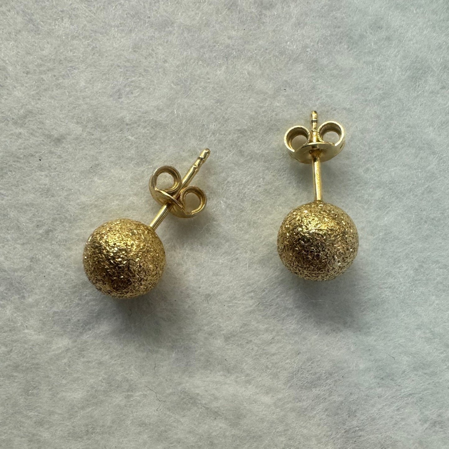 18K gold stud earrings