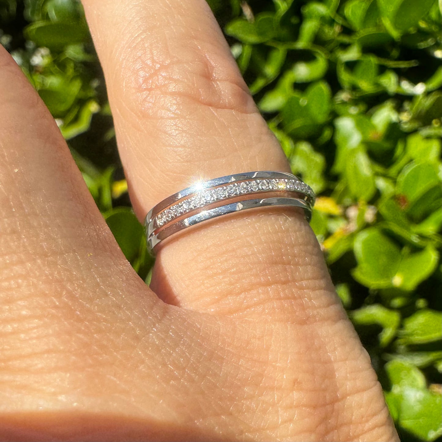 18K gold ring set with Diamonds