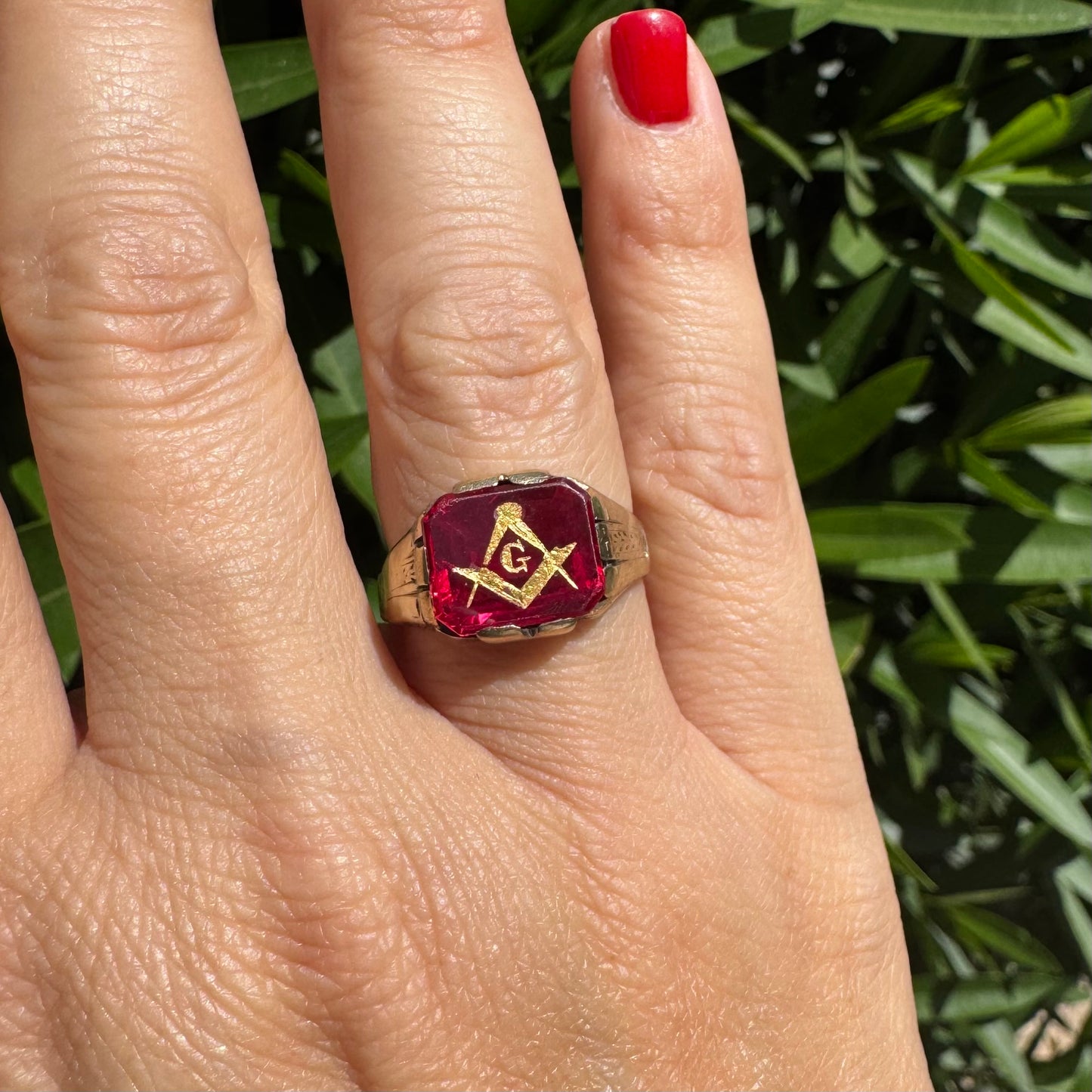10K gold “Freemason” ring set with red gemstone with the iconic compass square and the letter “G” in gold