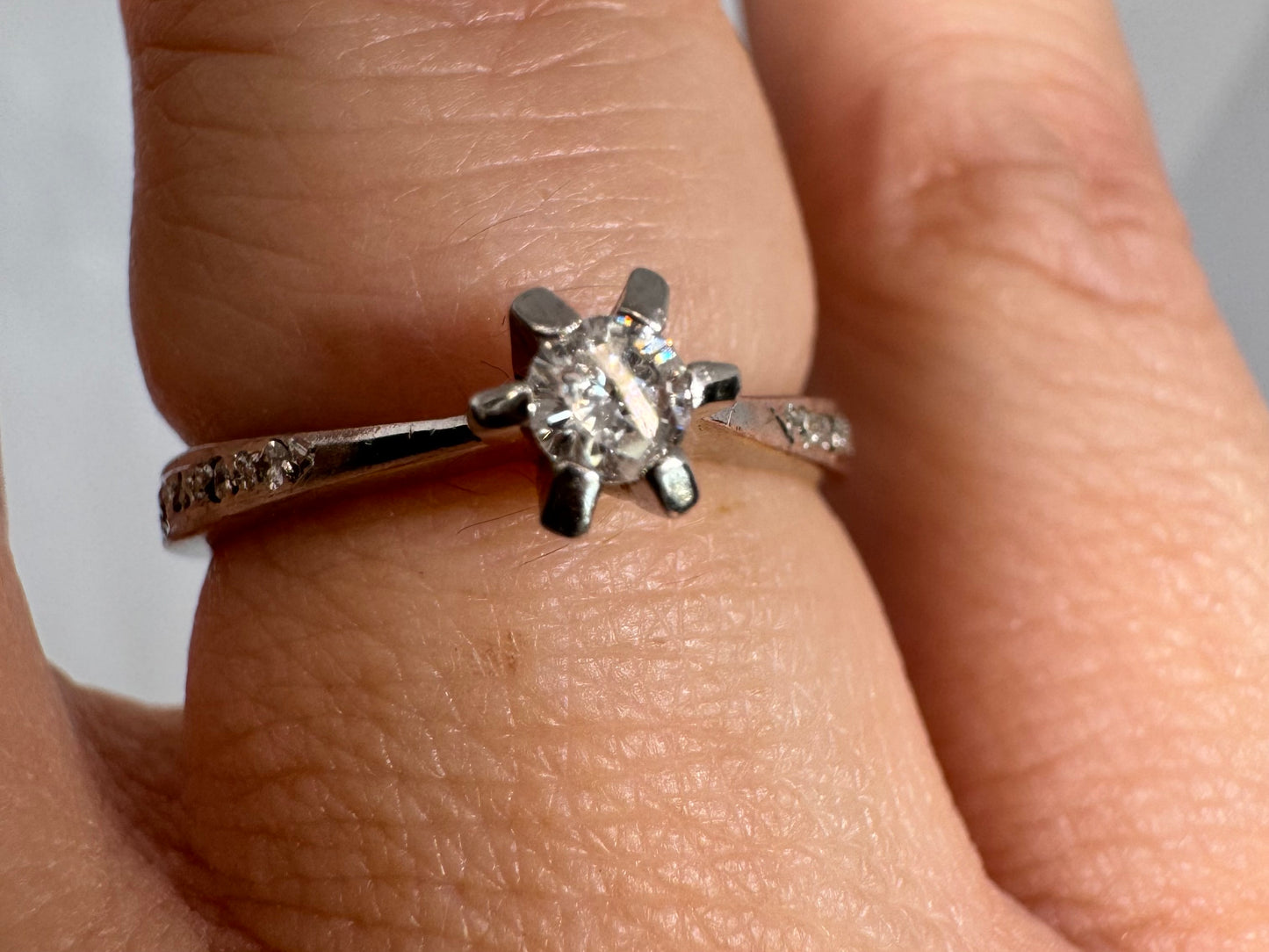 14K gold ring set with Diamonds