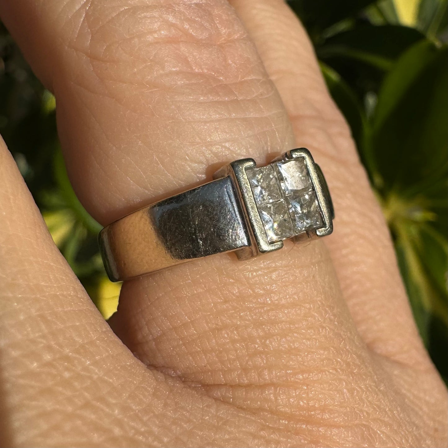 14K gold ring set with Diamonds