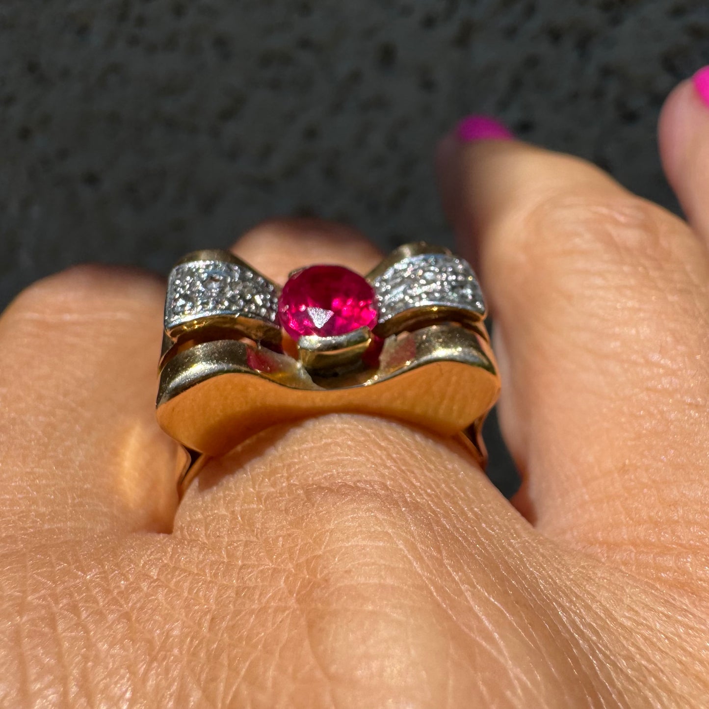 18K gold ring in a sculptural bow-inspired design.
Set with a vivid oval-cut Ruby at the center, framed by shimmering Diamonds