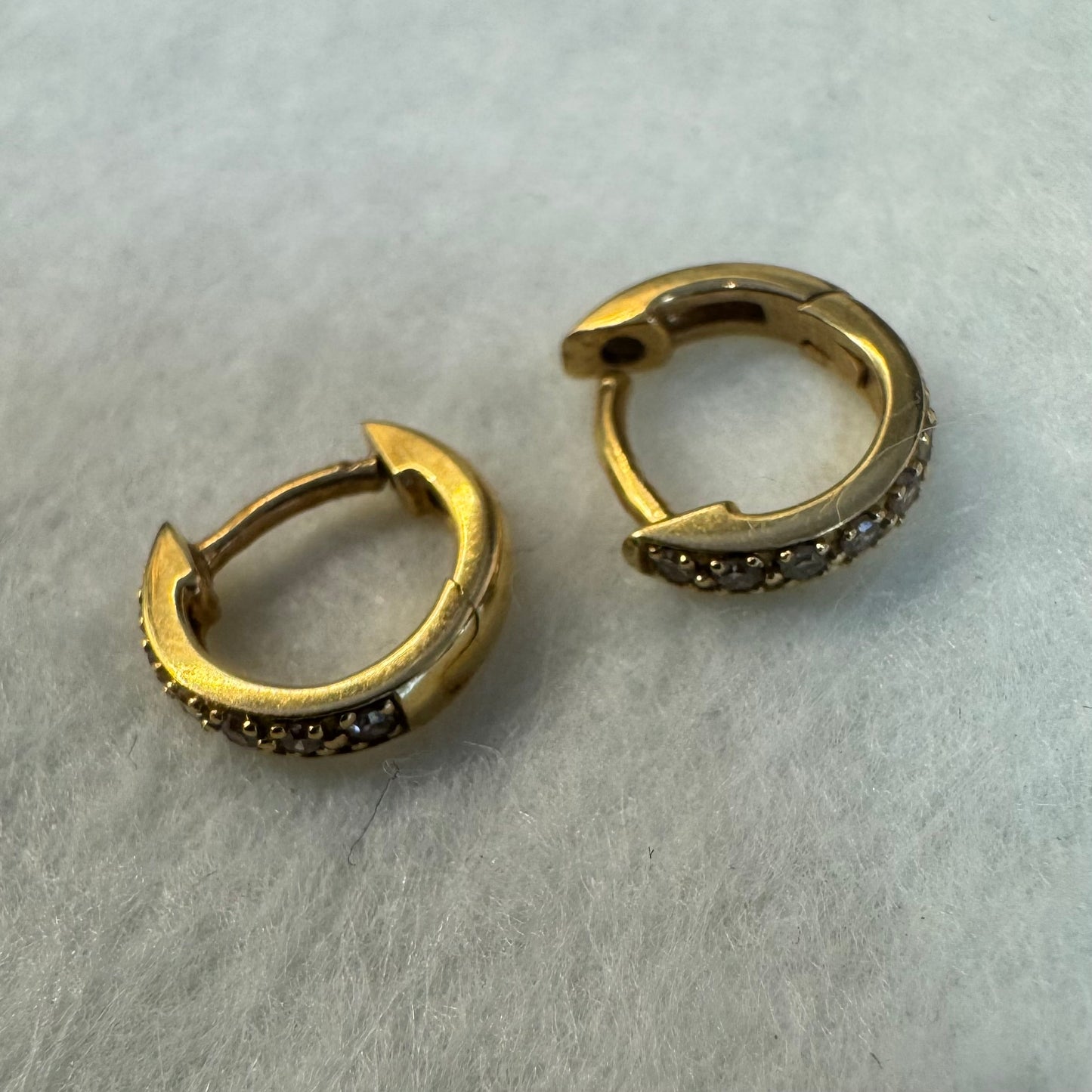 18K gold “Tous” hoop earrings set with Diamonds