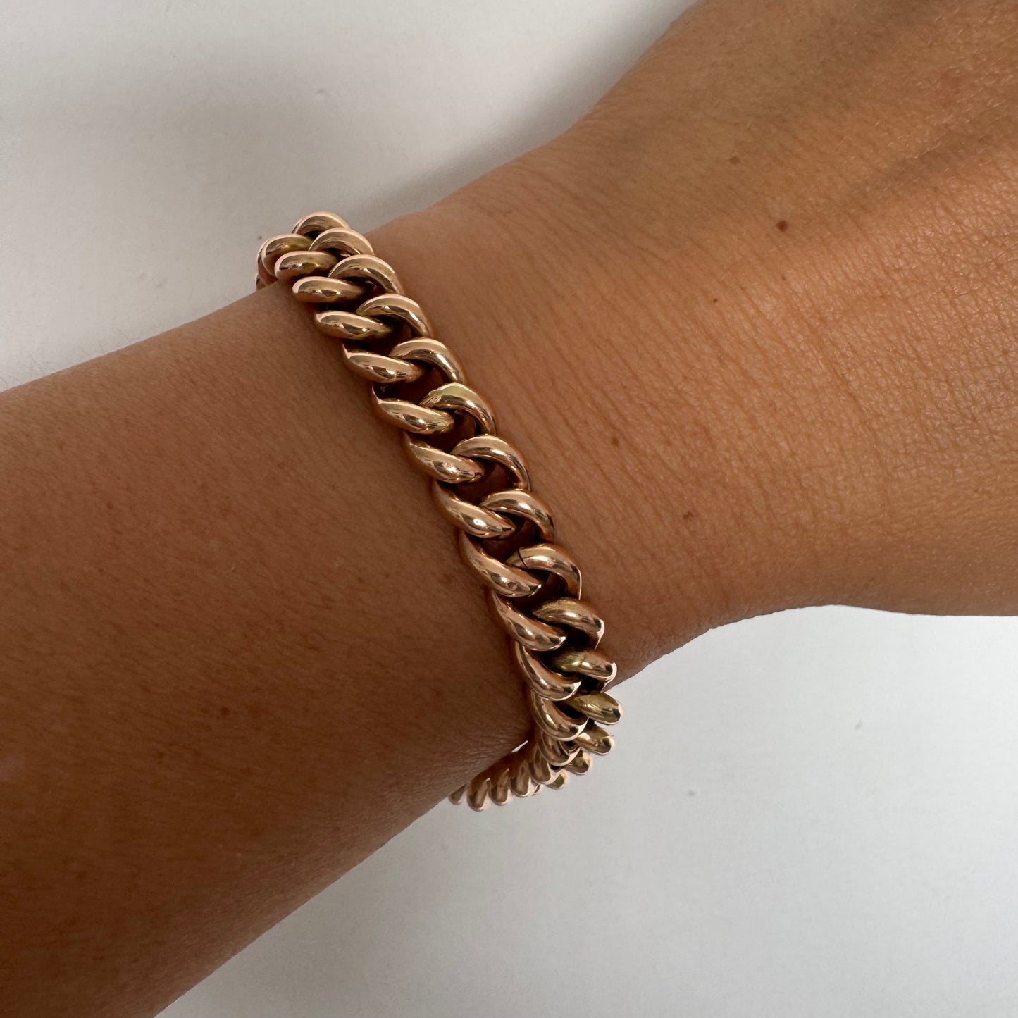 14K gold chain bracelet featuring bold, classic link design.