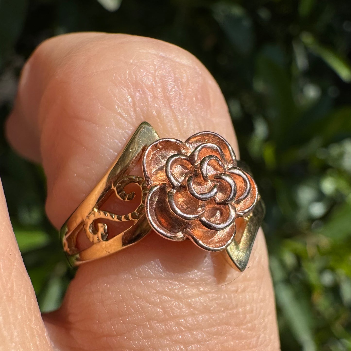 10K gold “flower”