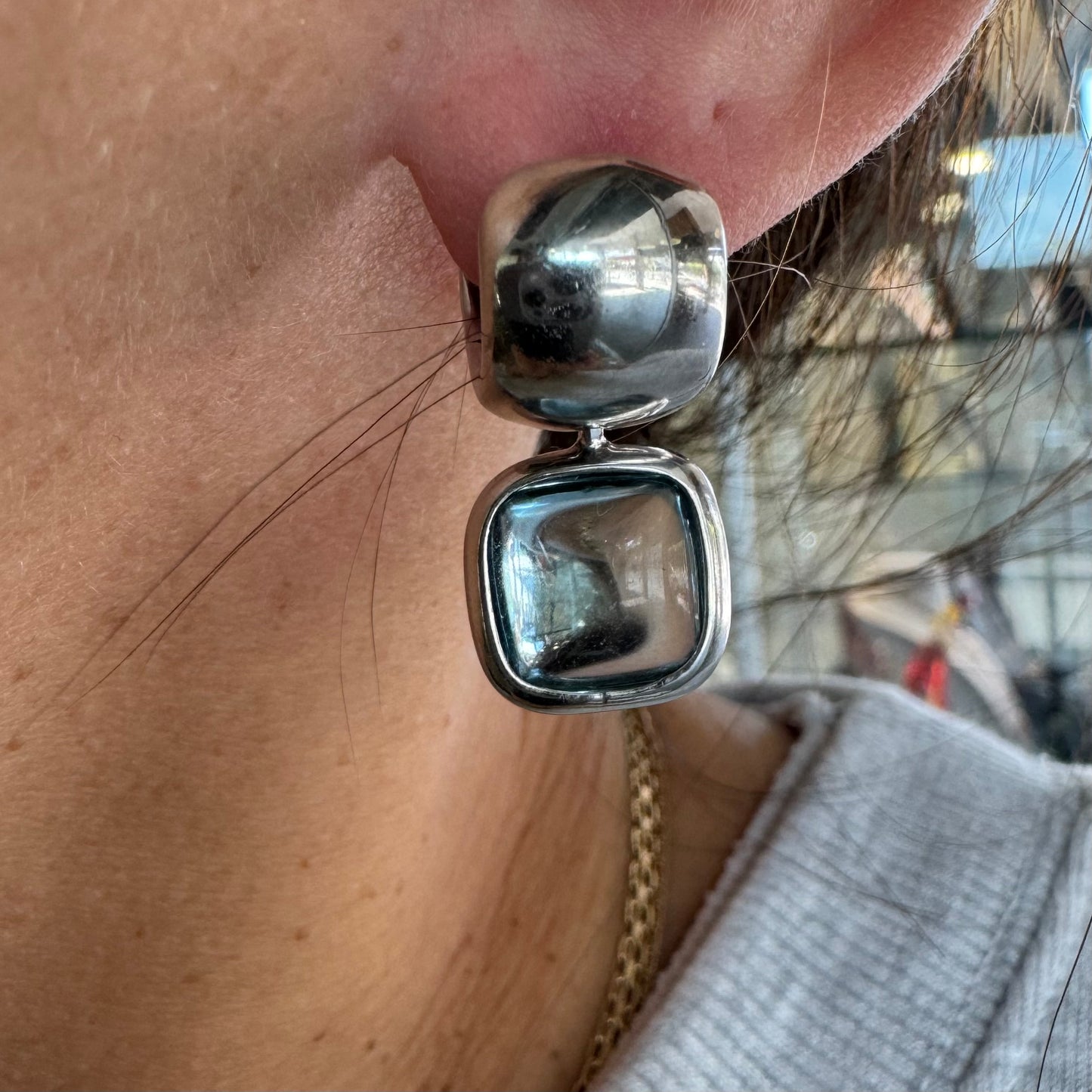 18K gold drop earrings featuring cushion-shaped Aquamarine in a smooth bezel setting, with a polished, modern design.