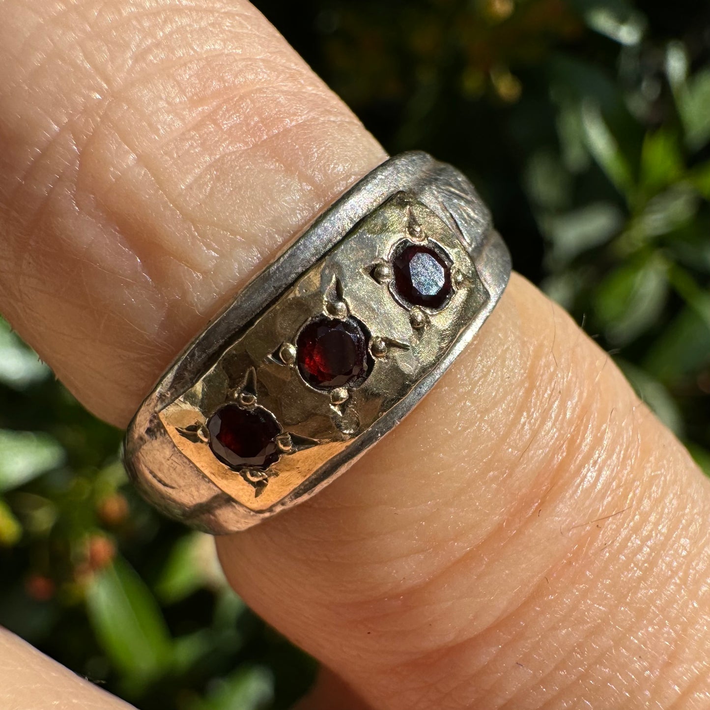 9K gold ring set with Garnet