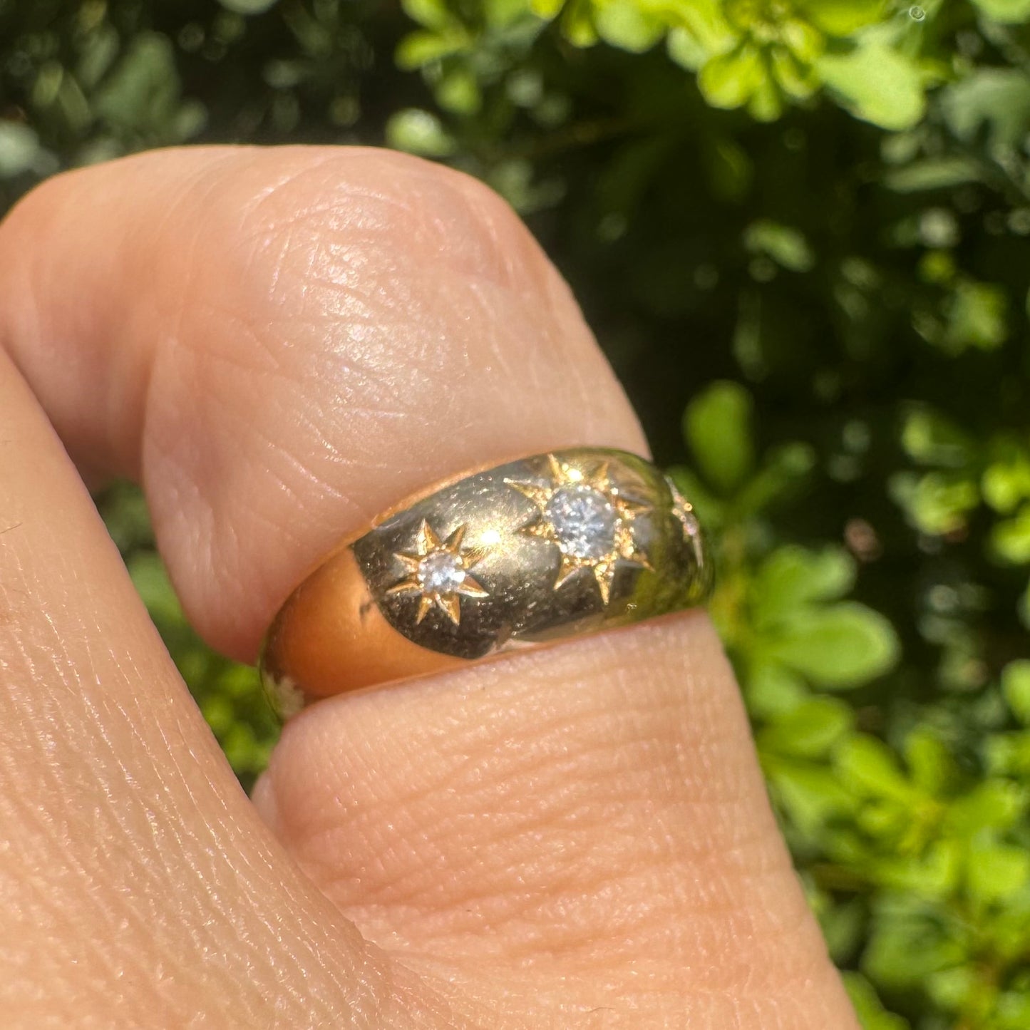 18K gold star ring set with Diamonds