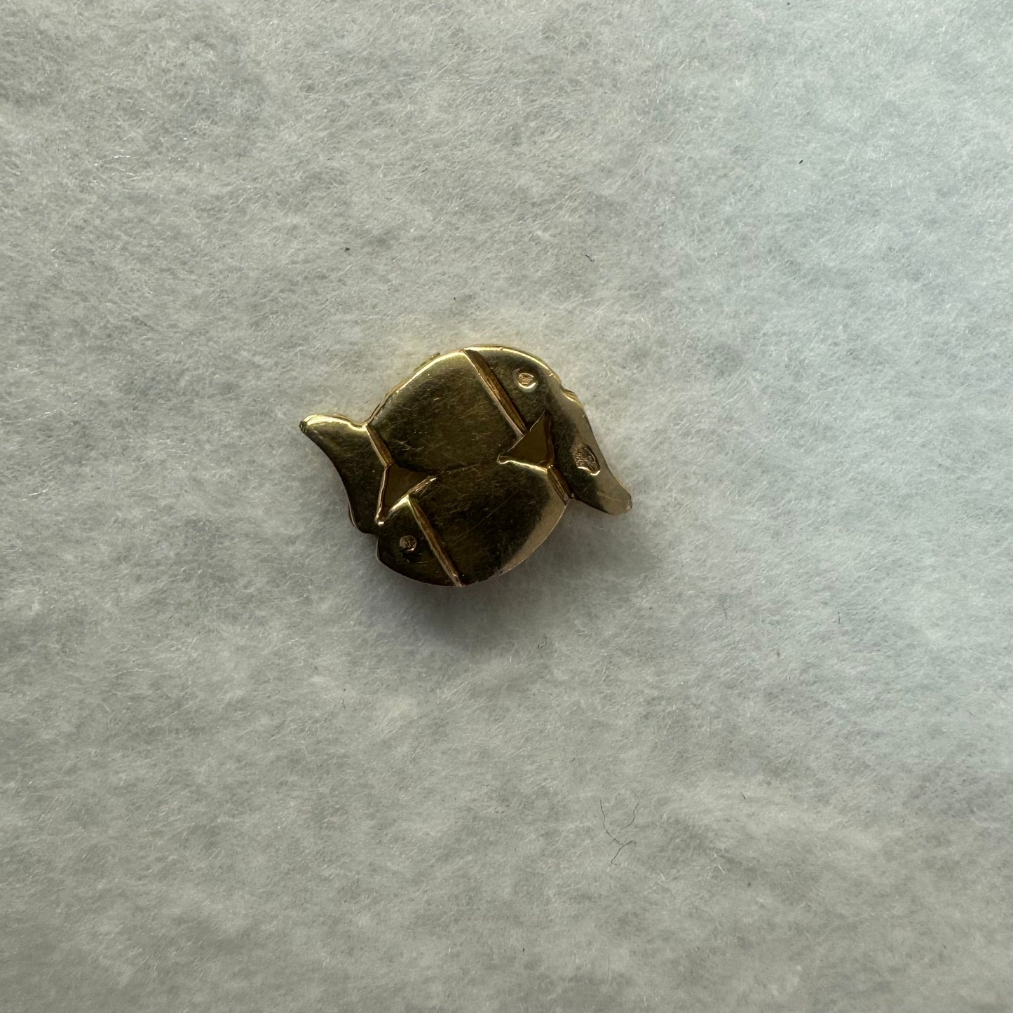 18K gold two fishes pendant