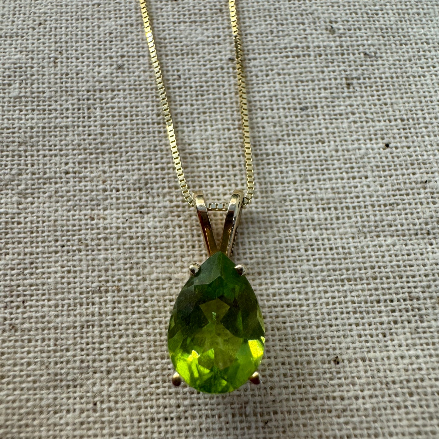 14K gold necklace set with a pear-shaped Peridot