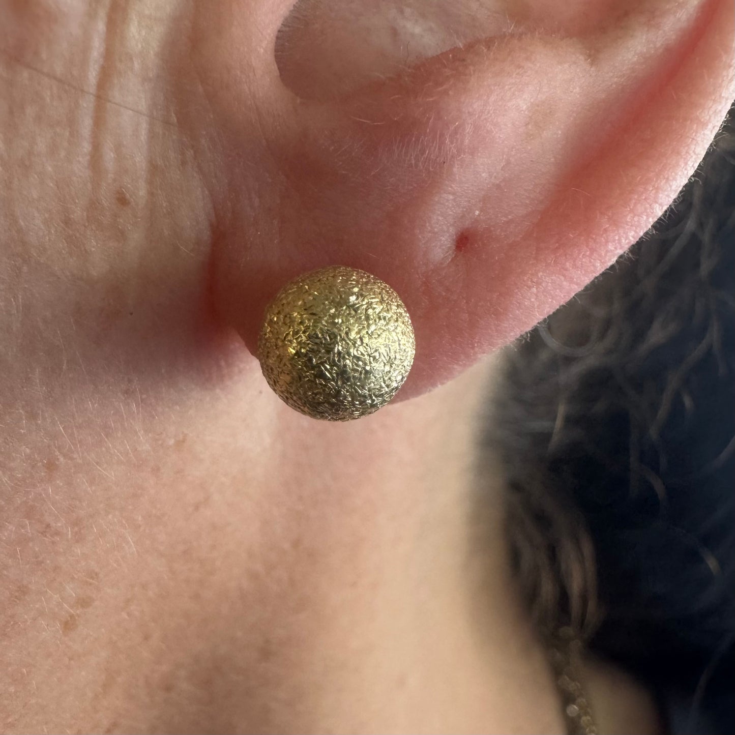 18K gold stud earrings
