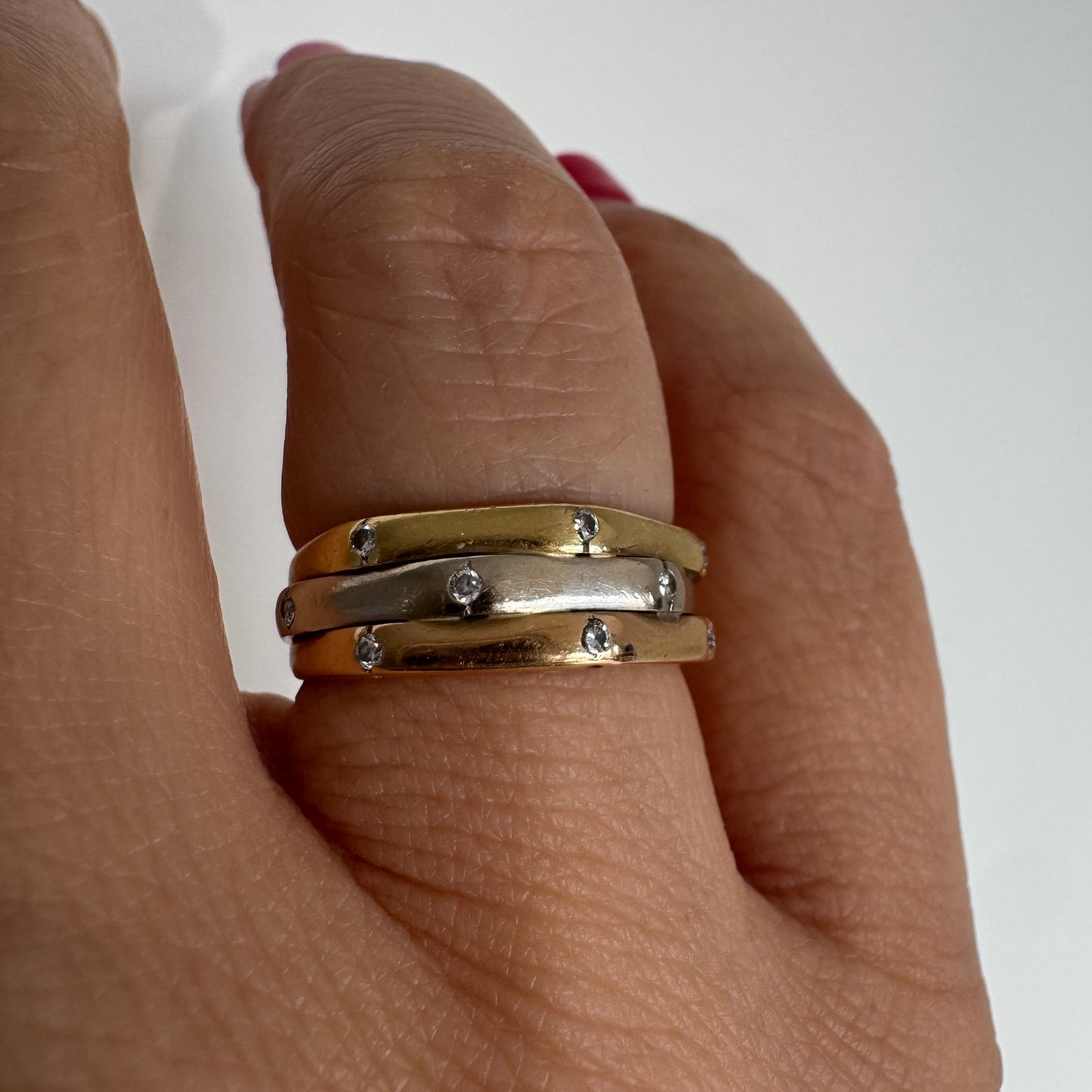 18K gold ring crafted in yellow, white, and rose gold, featuring a triple-band design set with Diamonds