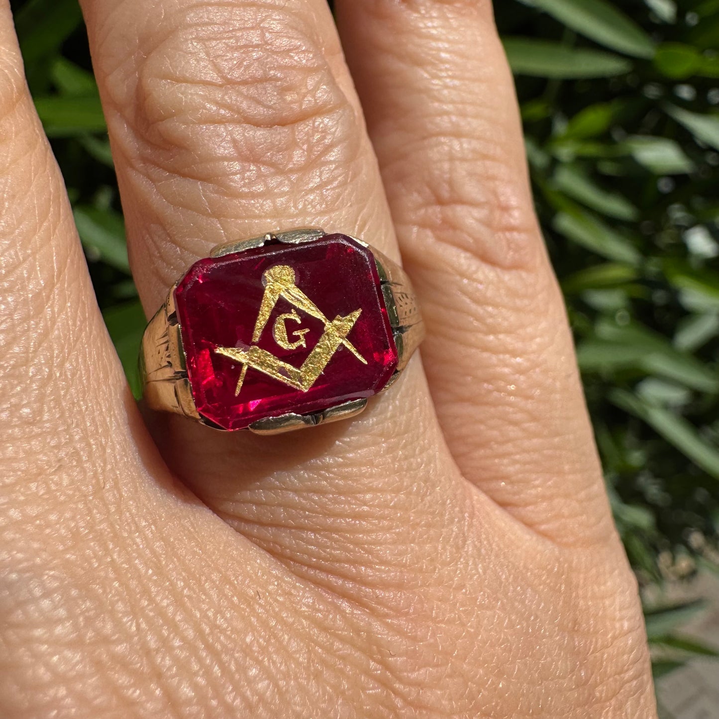 10K gold “Freemason” ring set with red gemstone with the iconic compass square and the letter “G” in gold
