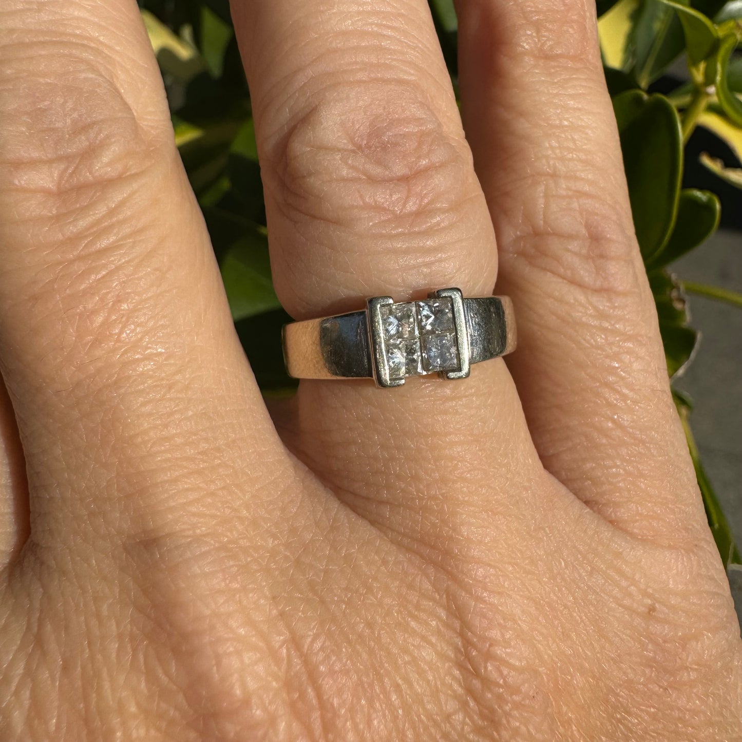 14K gold ring set with Diamonds