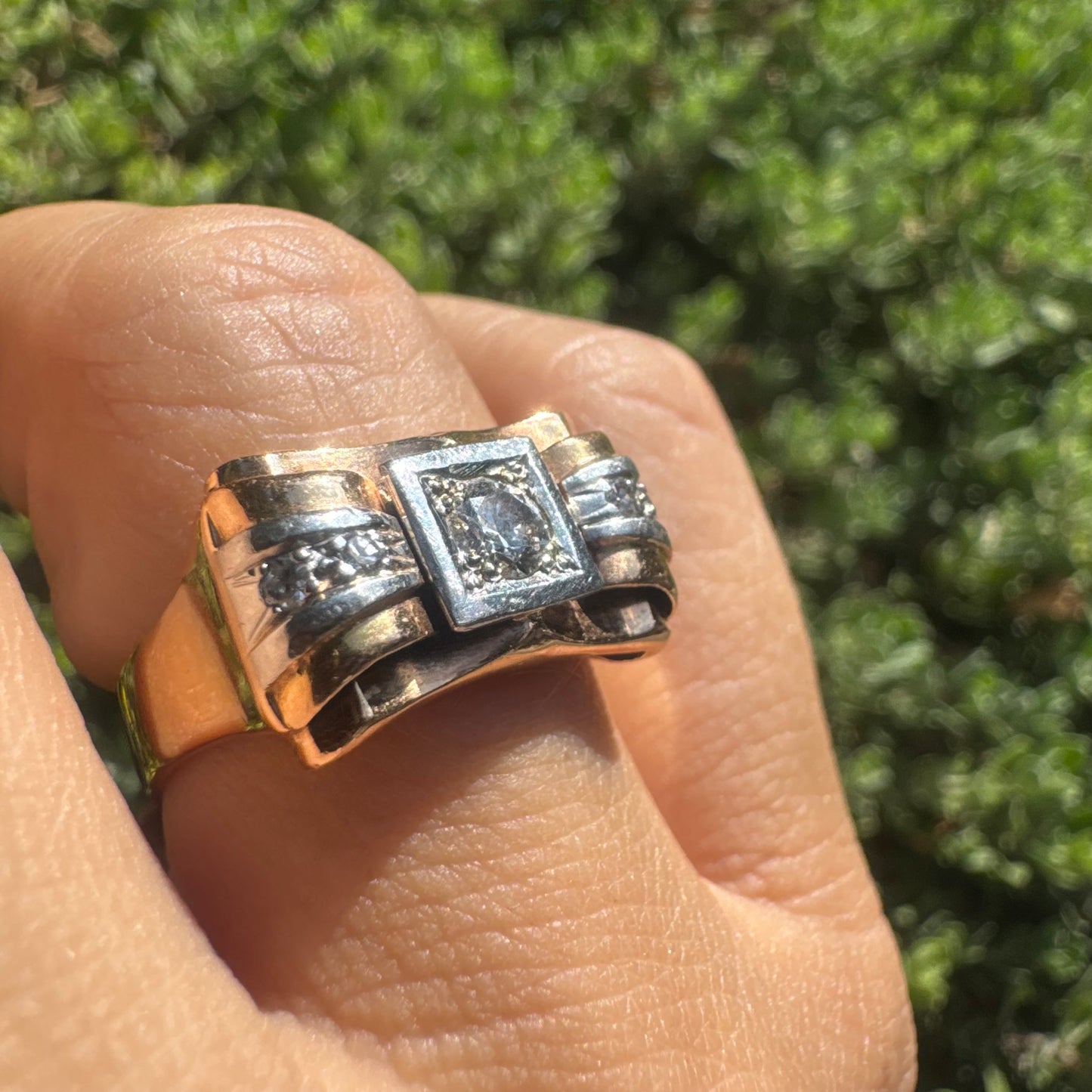 18K gold ring crafted in yellow and white gold, featuring a central Diamond in a square bezel setting
