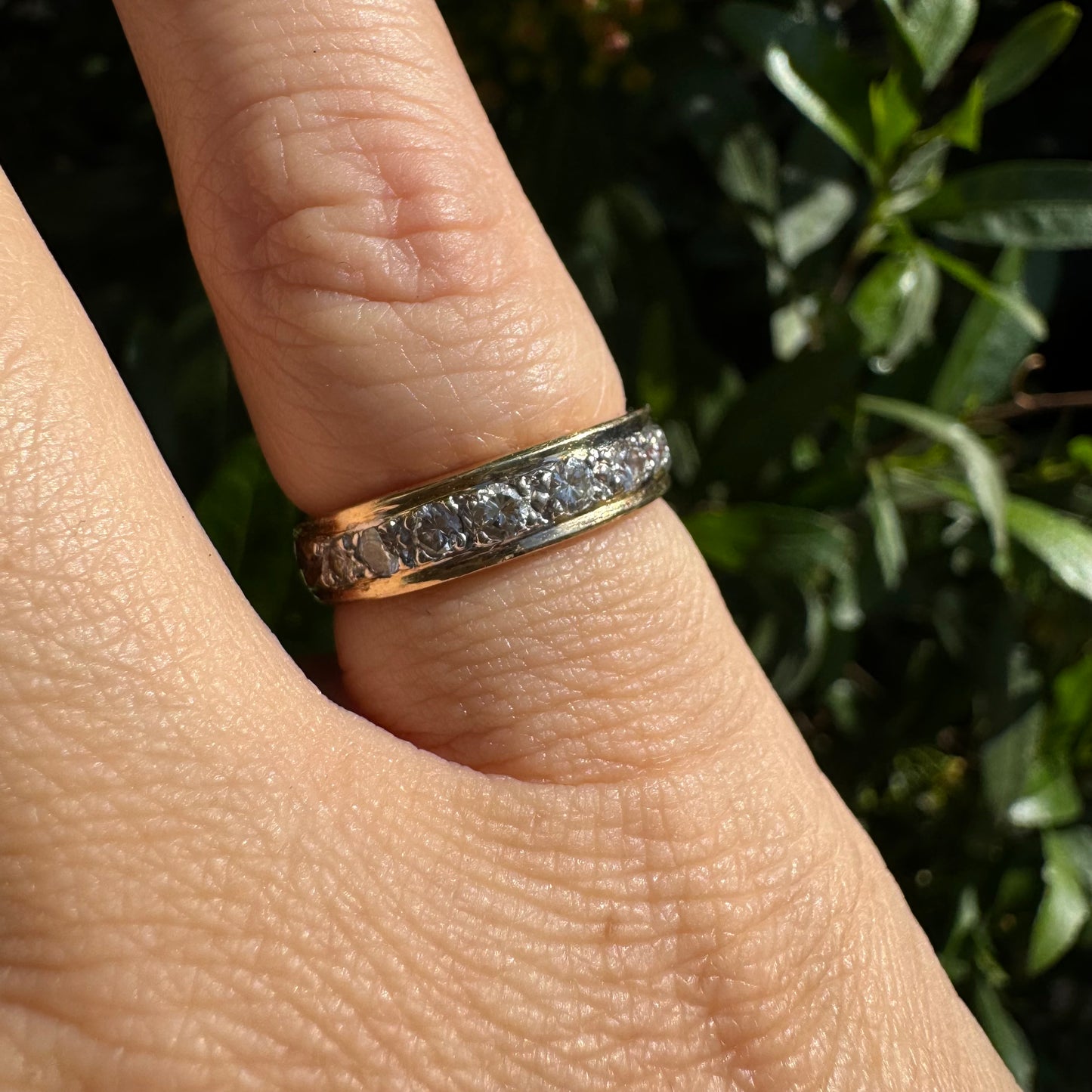 טבעת זהב צהוב 14 קראט, חצי איטרניטי, משובצת יהלומים