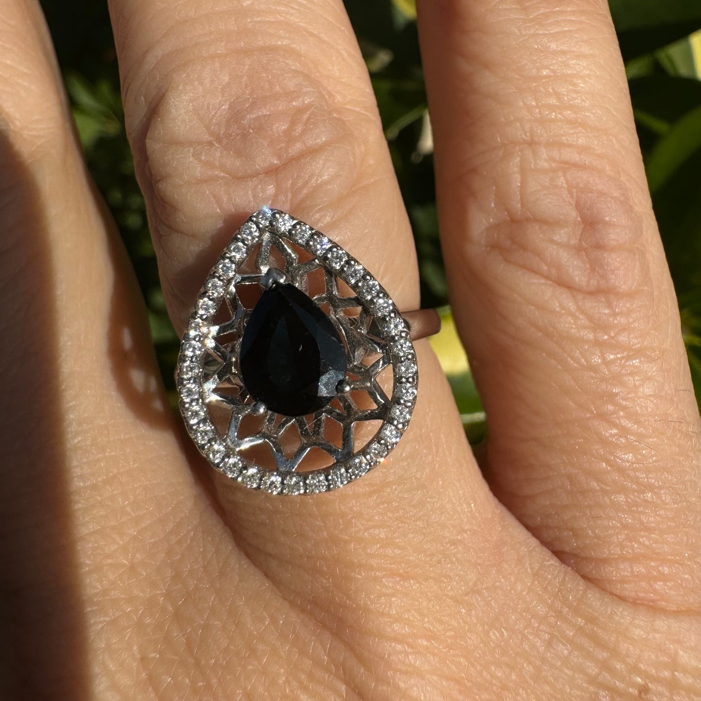 טבעת זהב 14K משובצת ספיר ויהלומים