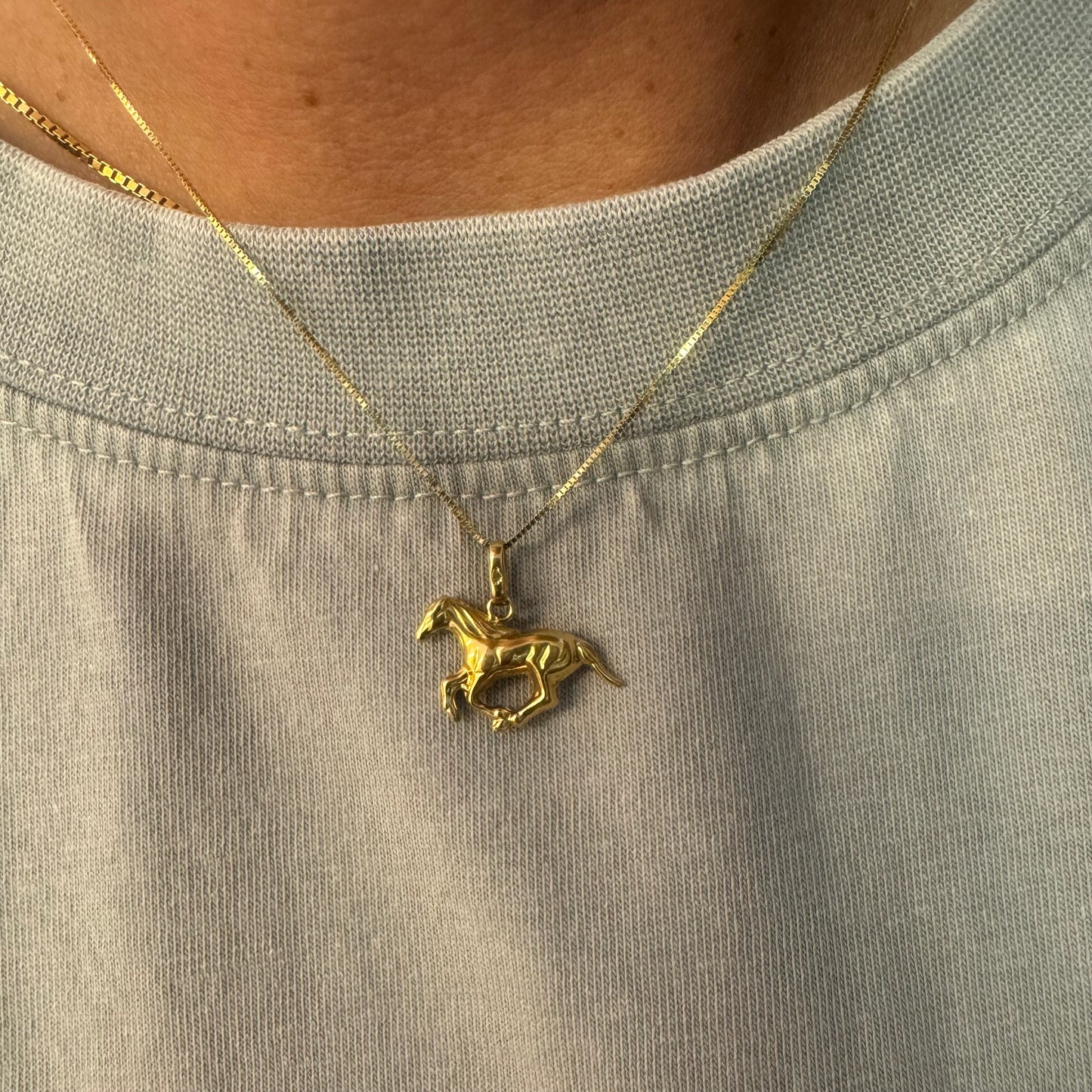 18K gold horse pendant