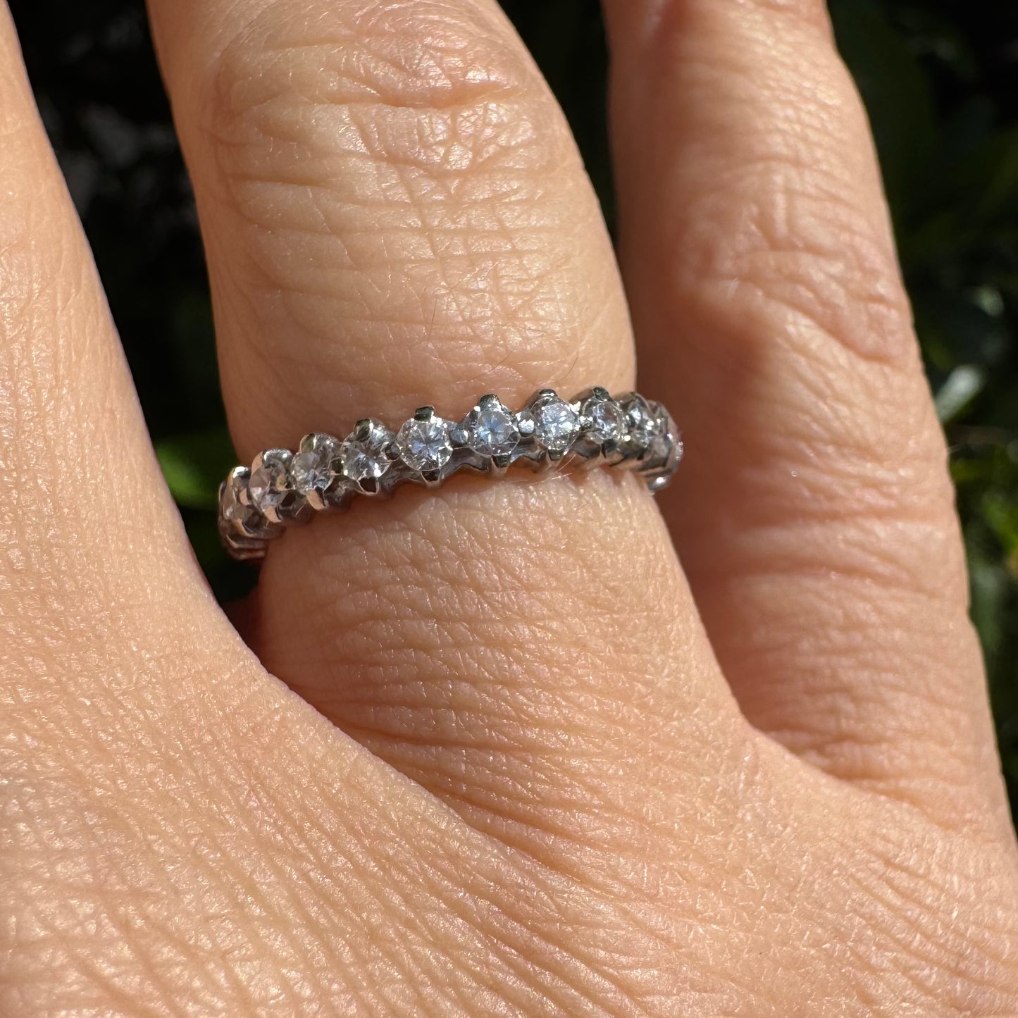 טבעת נצח זהב 18K משובצת יהלומים