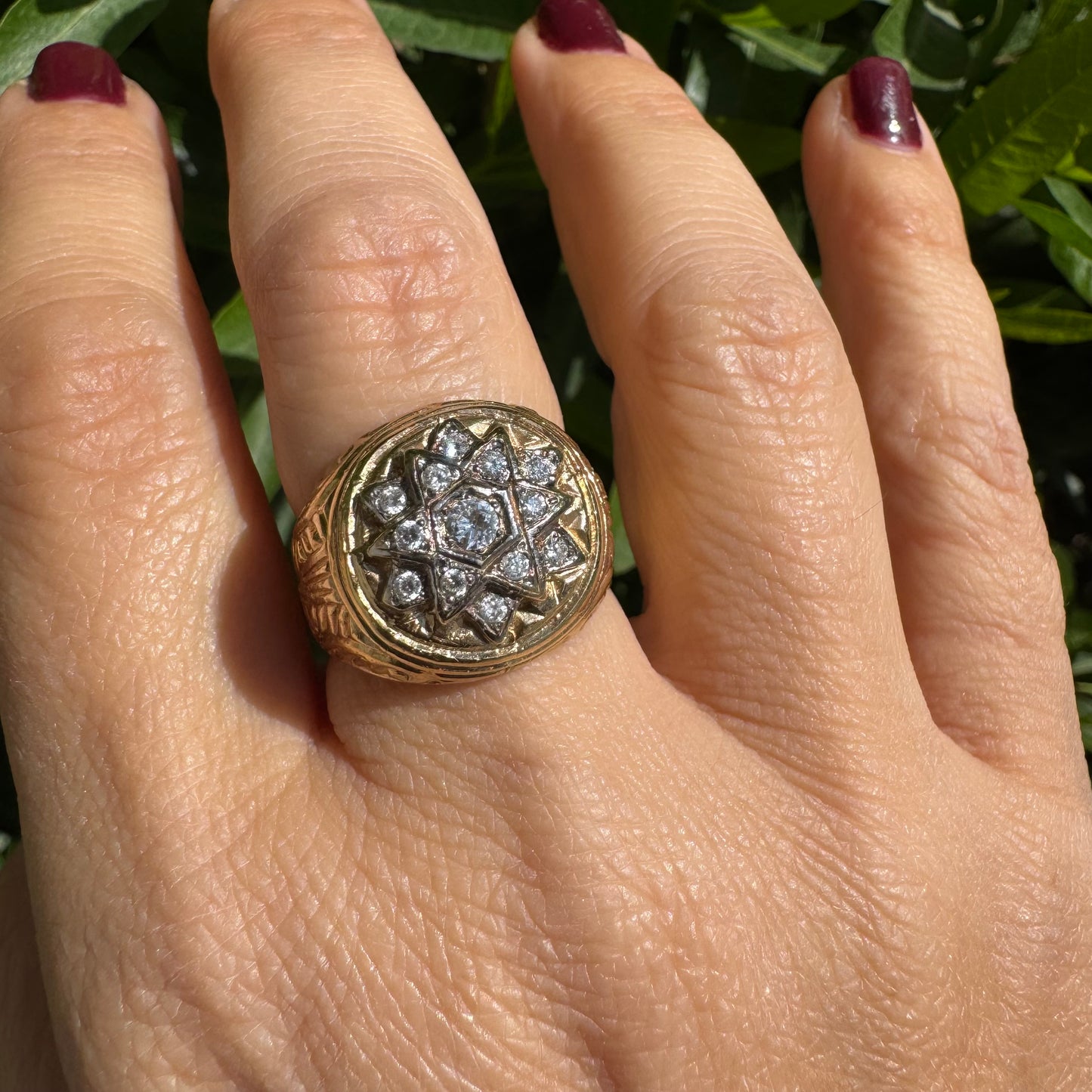18K gold ring set with Diamonds