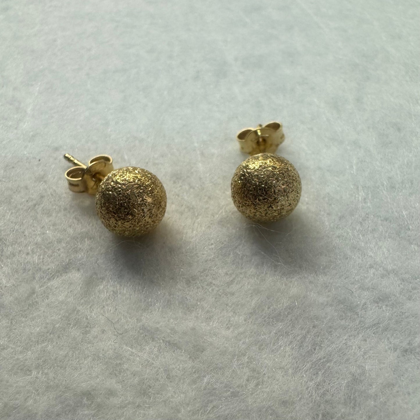 18K gold stud earrings