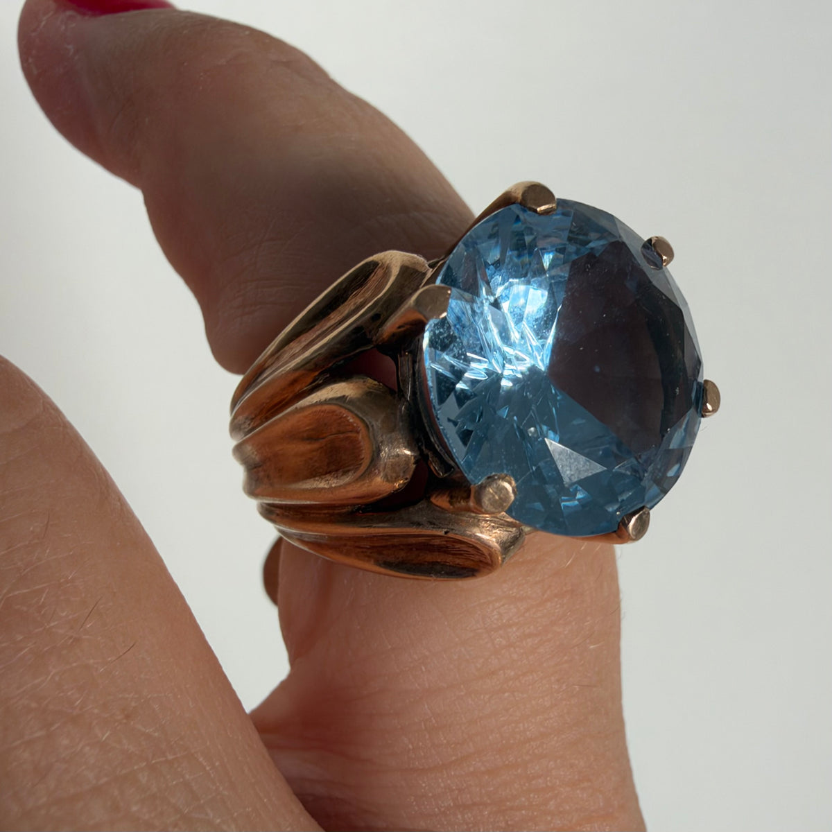 9K gold vintage ring with a large faceted blue topaz