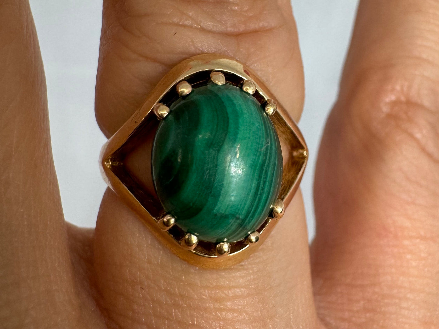 14K gold ring set with a polished Malachite cabochon