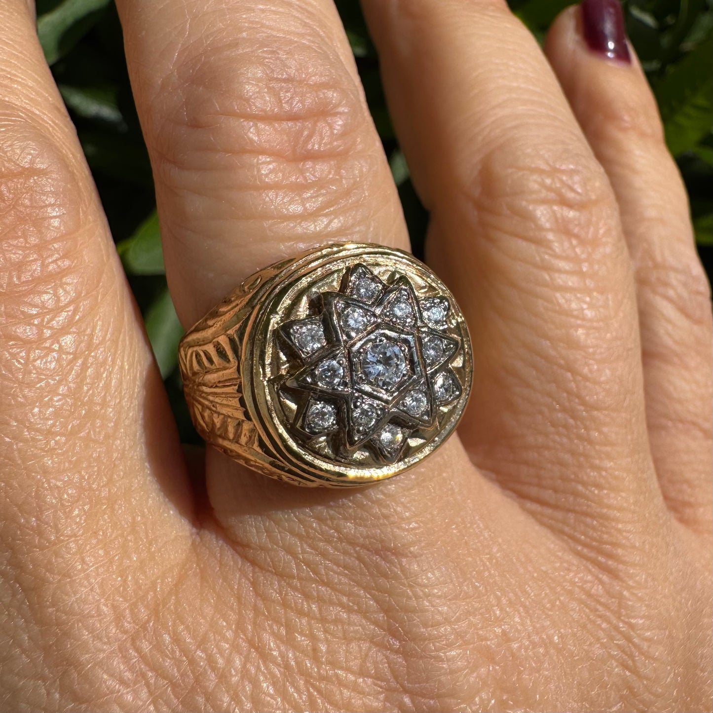 18K gold ring set with Diamonds