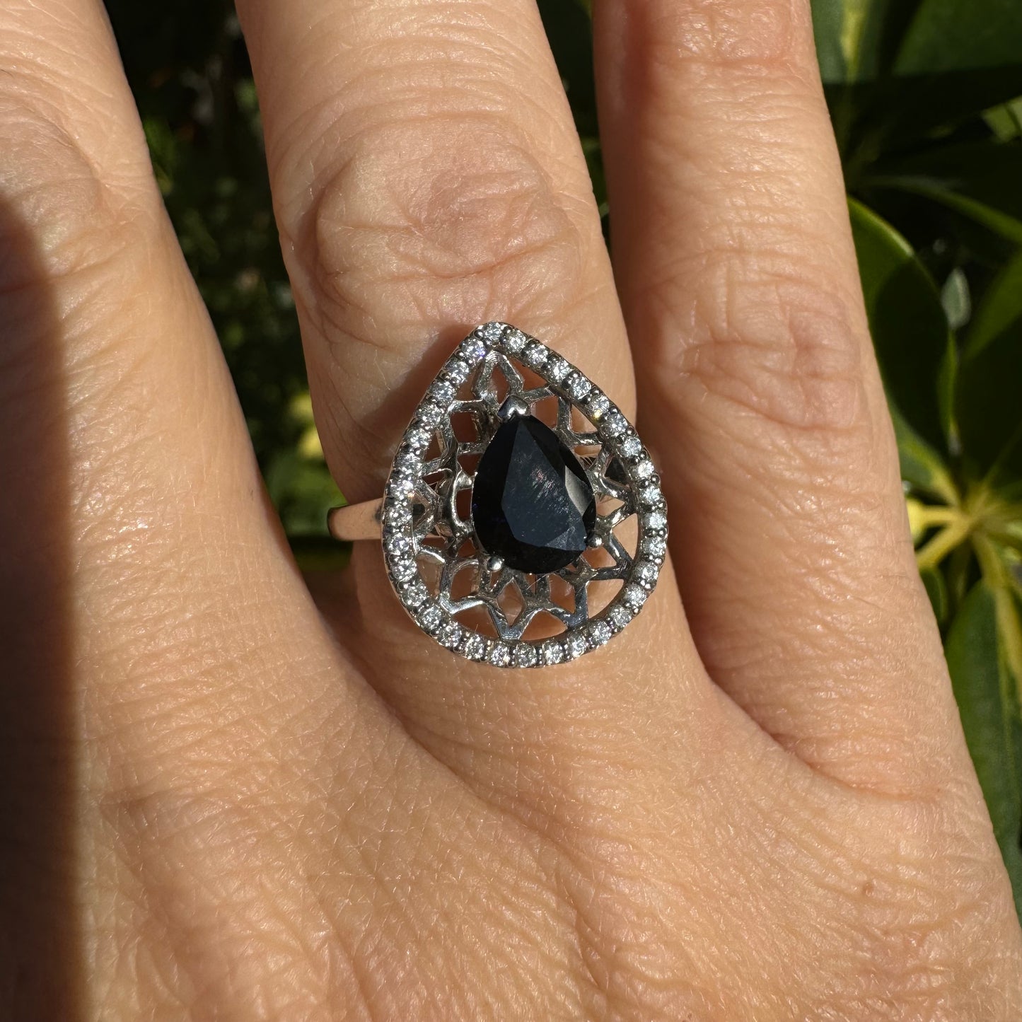 טבעת זהב 14K משובצת ספיר ויהלומים